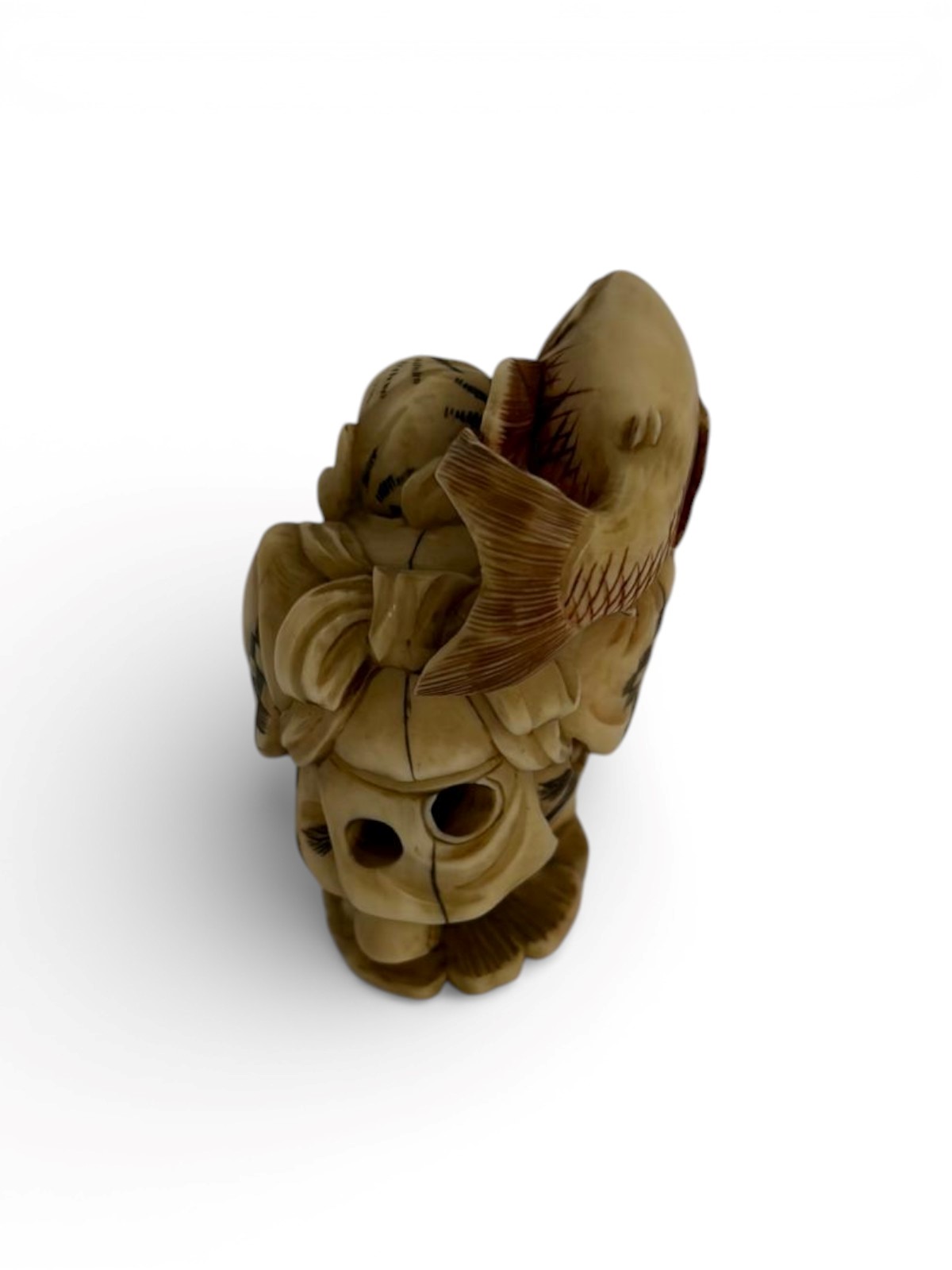 Netsuke in avorio raffigurante Ebisu, dio della pesca e dell’abbondanza, periodo Meiji