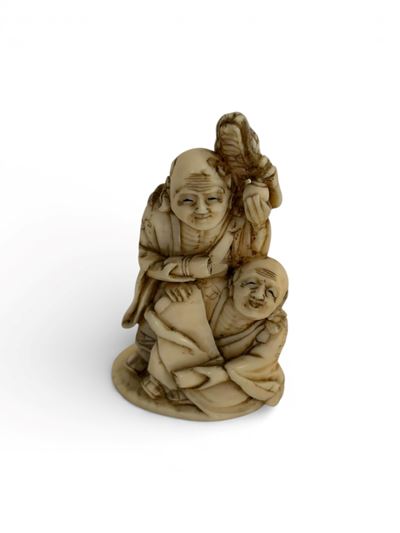 Arte giapponese, Scultura in avorio con scena di rakan e drago (periodo Meiji, 1868-1912)