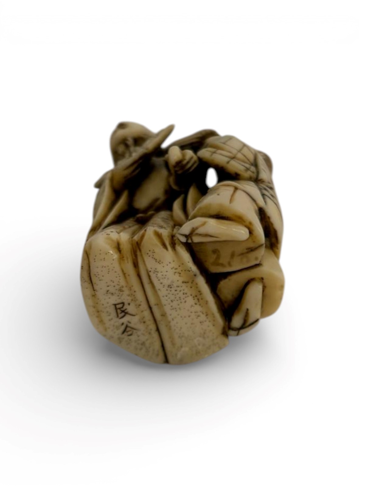 Minpoku, Netsuke in avorio raffigurante attore con assistente, periodo Meiji