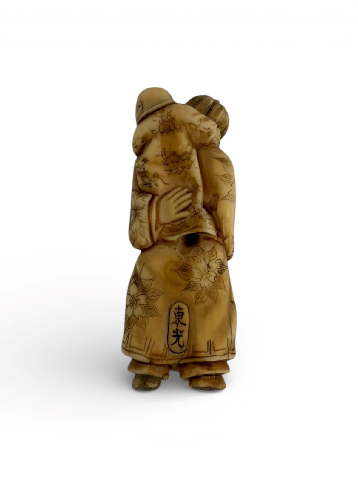 Netsuke in avorio, Figura di elefante con donna e bambino, periodo Edo