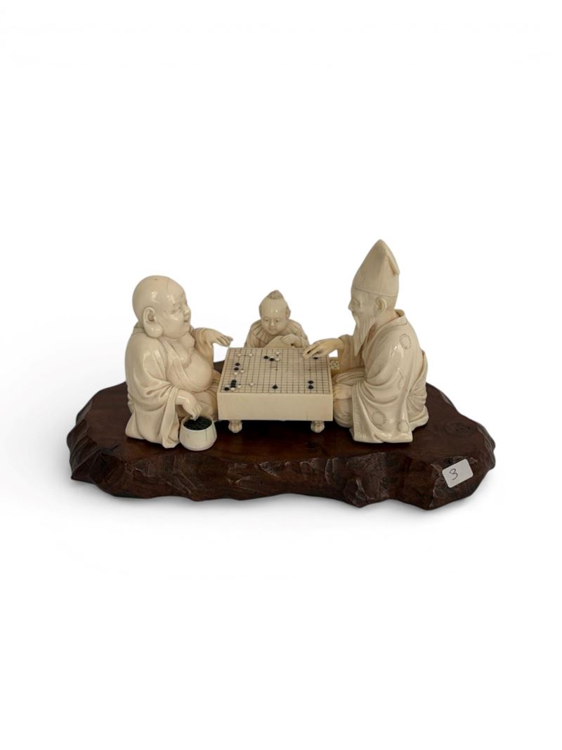 Okimono in avorio, raffigurante giocatori di Go, periodo Meiji (1868-1912)