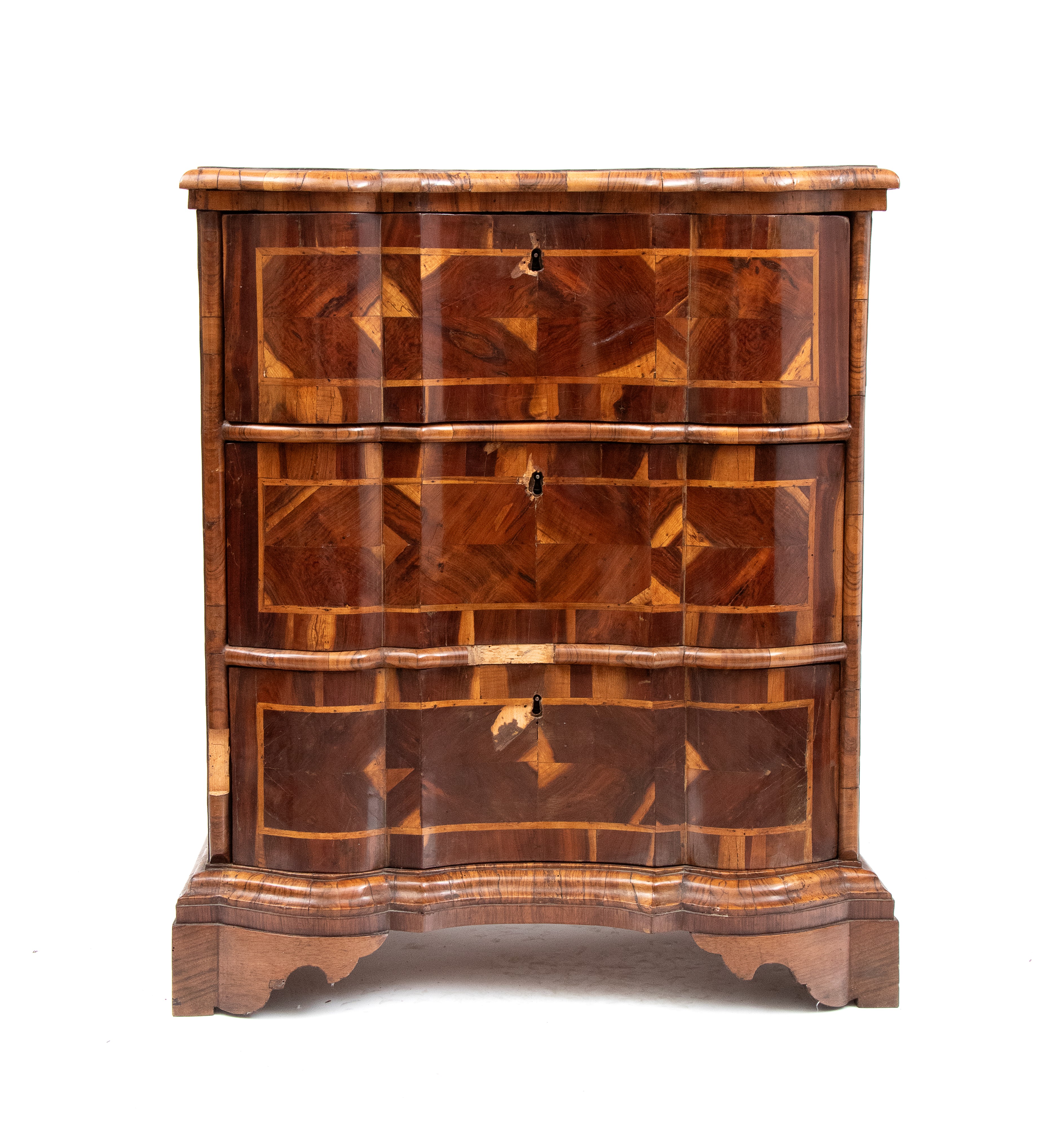 Comò mosso lastronato