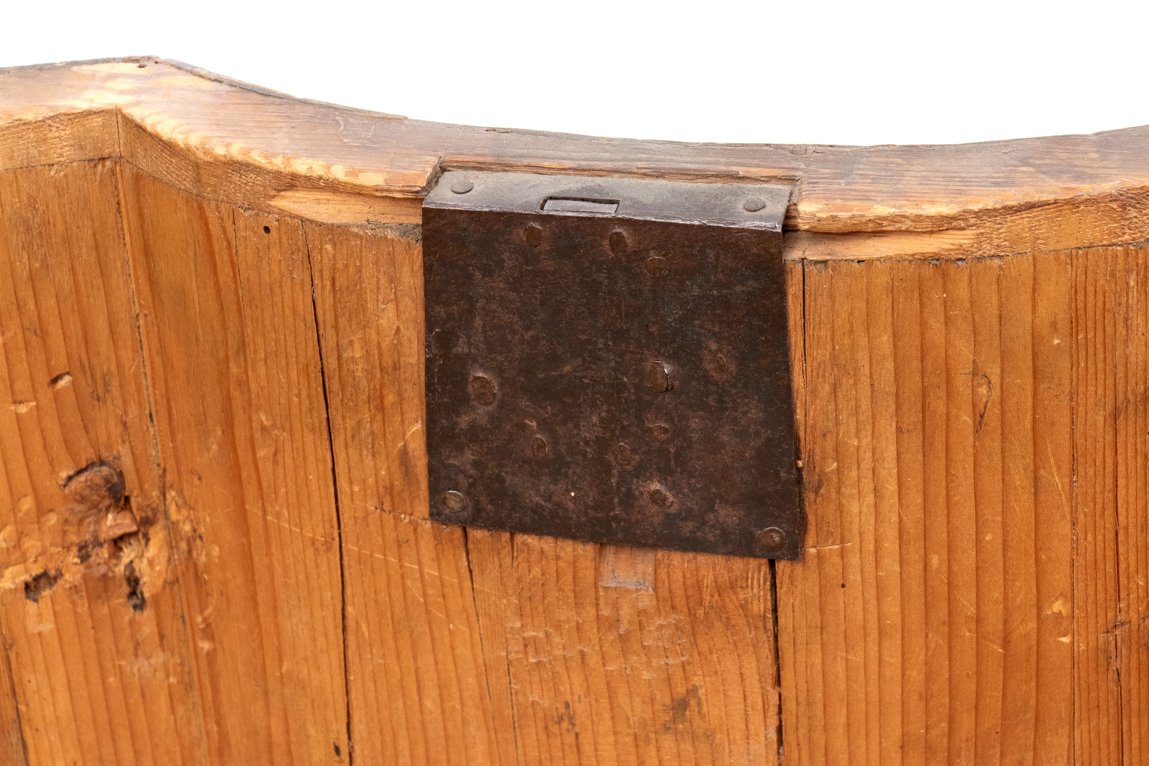 Comò mosso lastronato