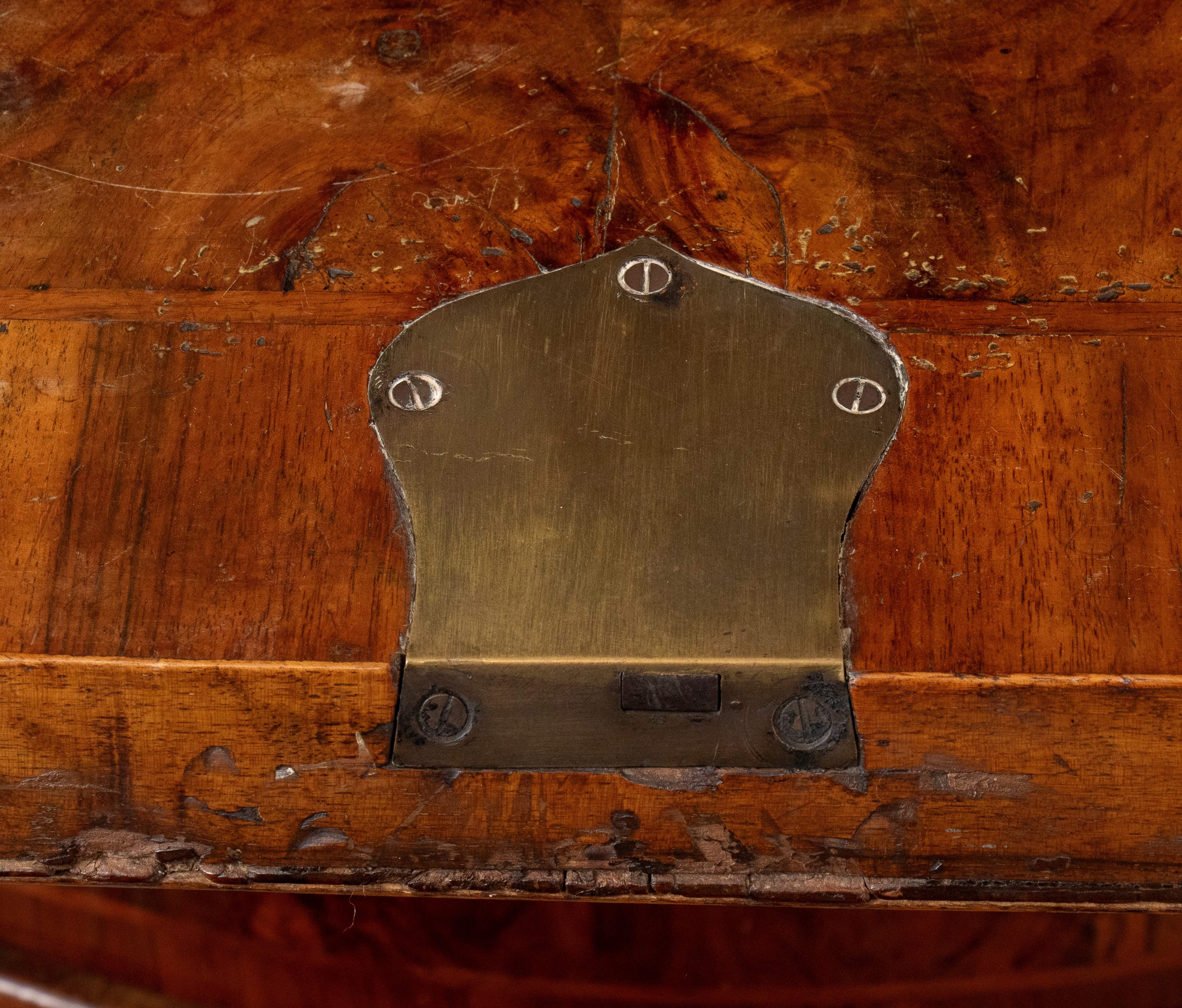 Trumeau a ribalta in radica di noce con alzata a specchi