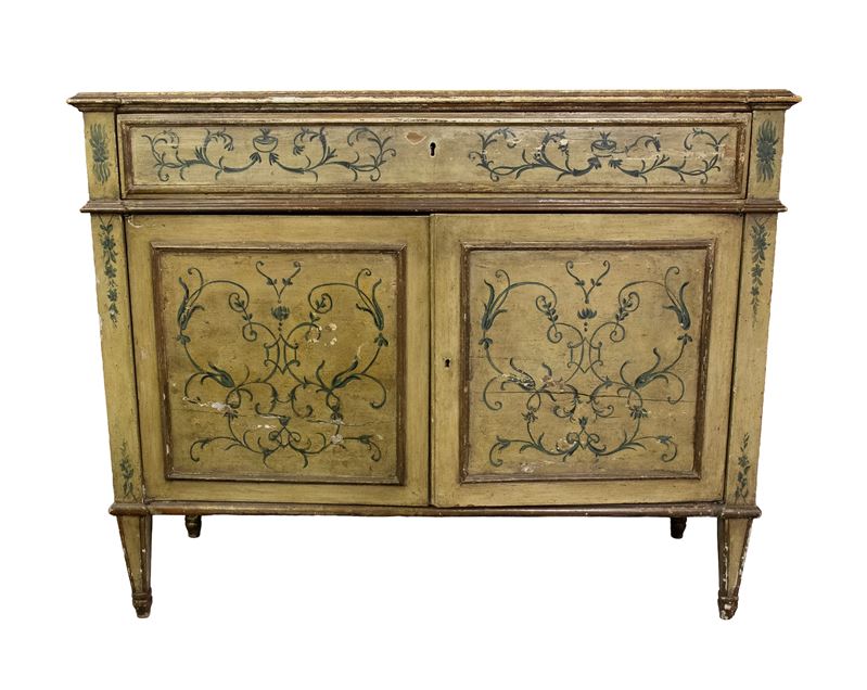 Italia centrale, Credenza laccata e decorata in stile Luigi XVI, XIX secolo