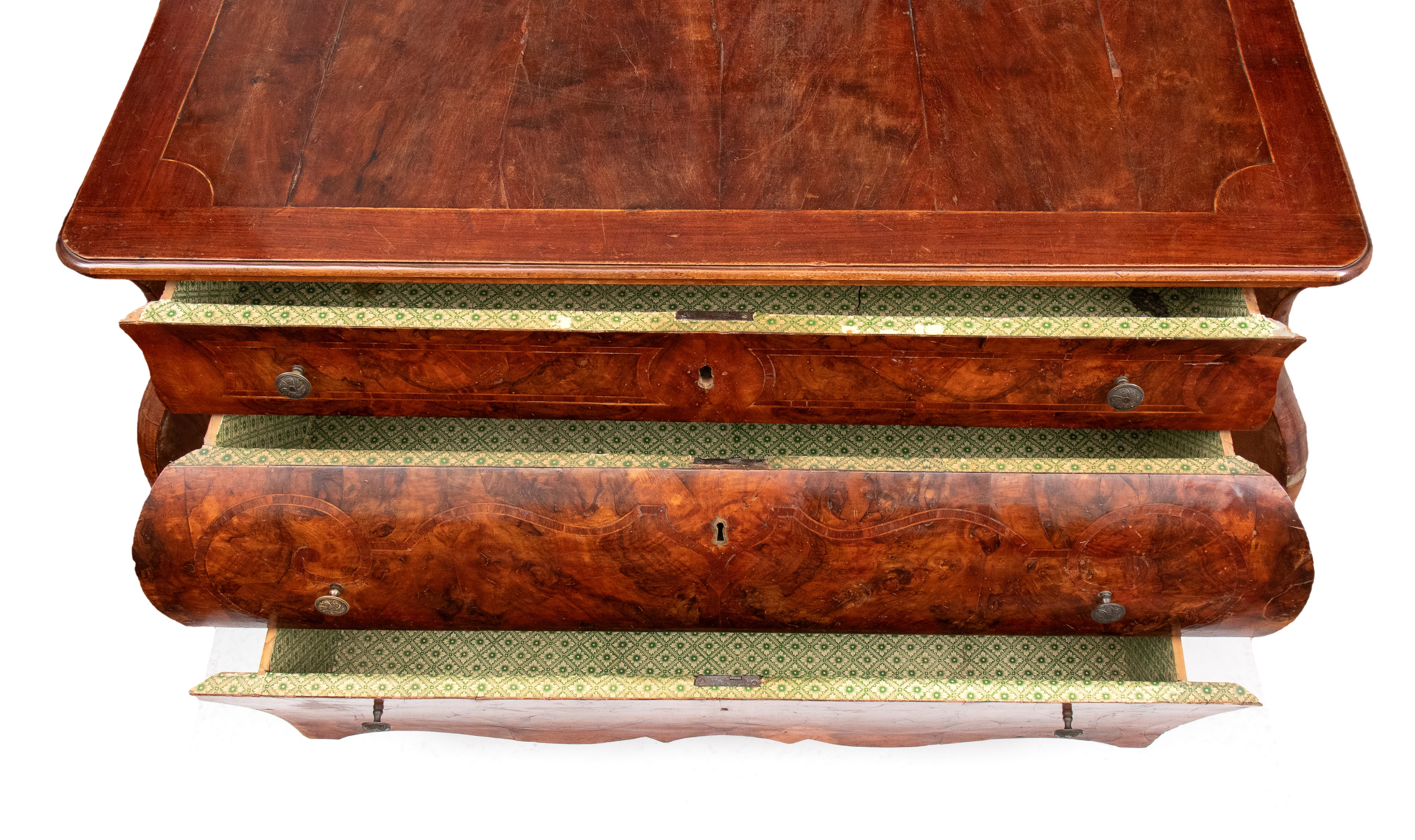 Comò barocchetto in radica di noce