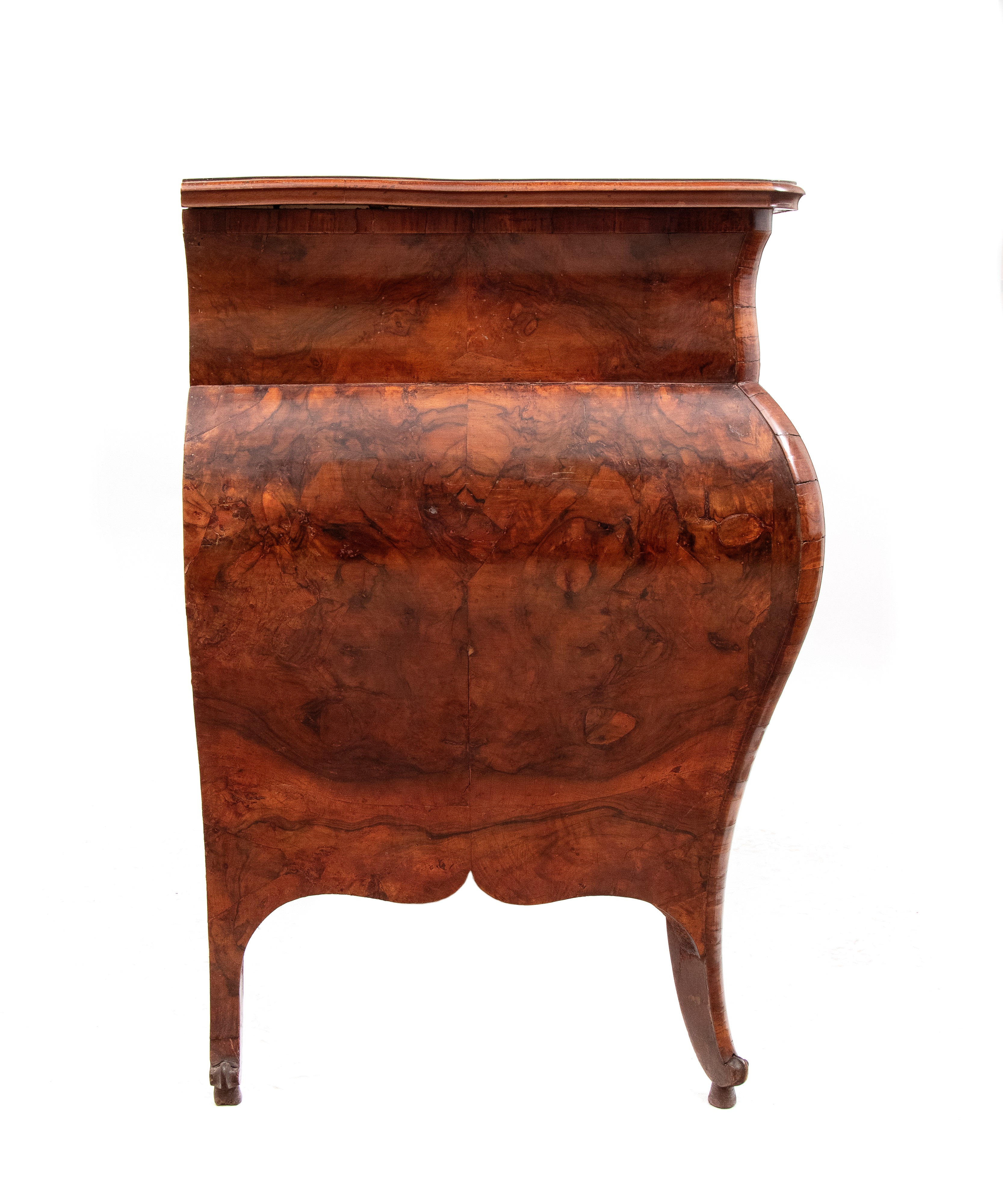 Comò barocchetto in radica di noce