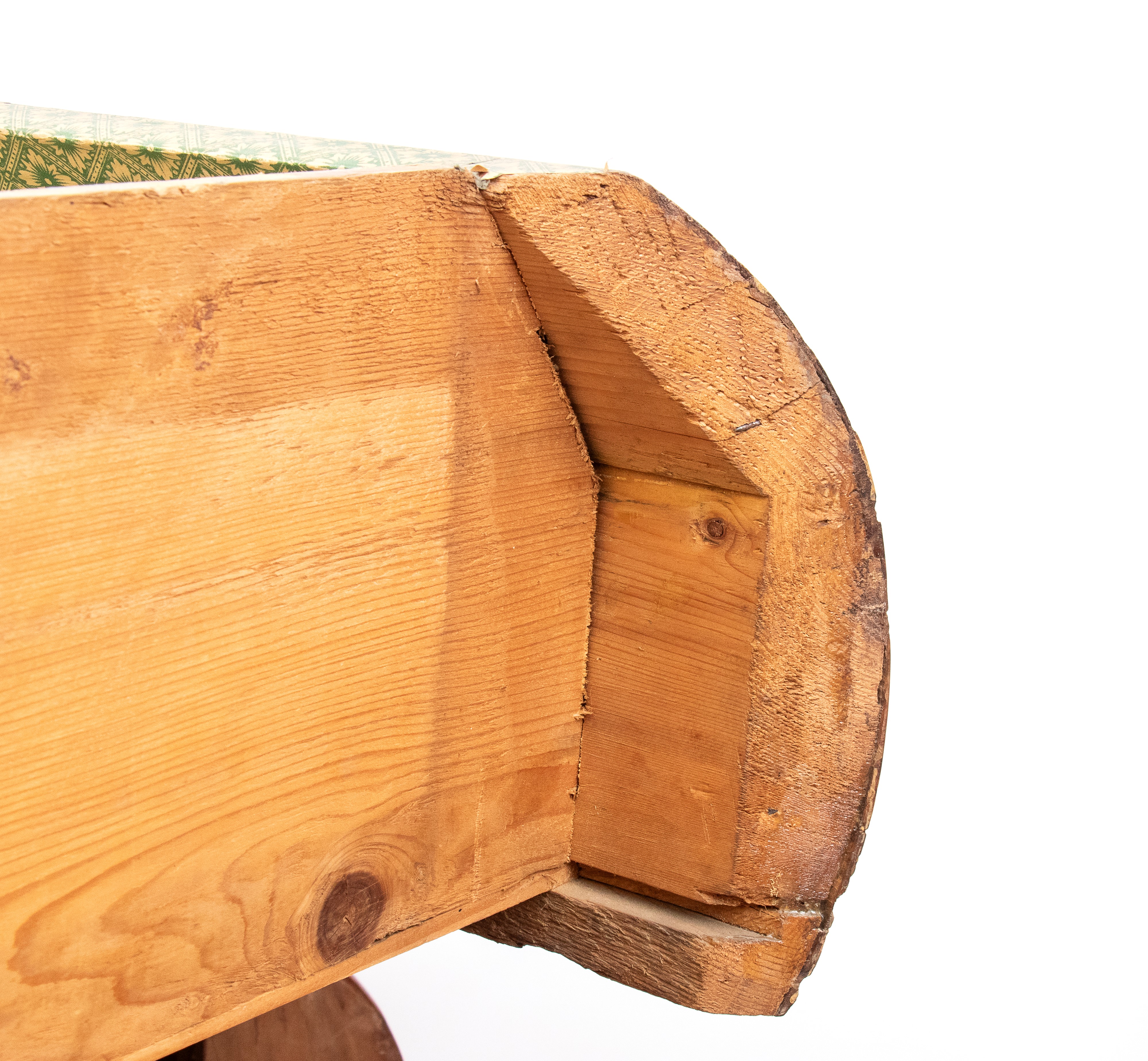 Comò barocchetto in radica di noce