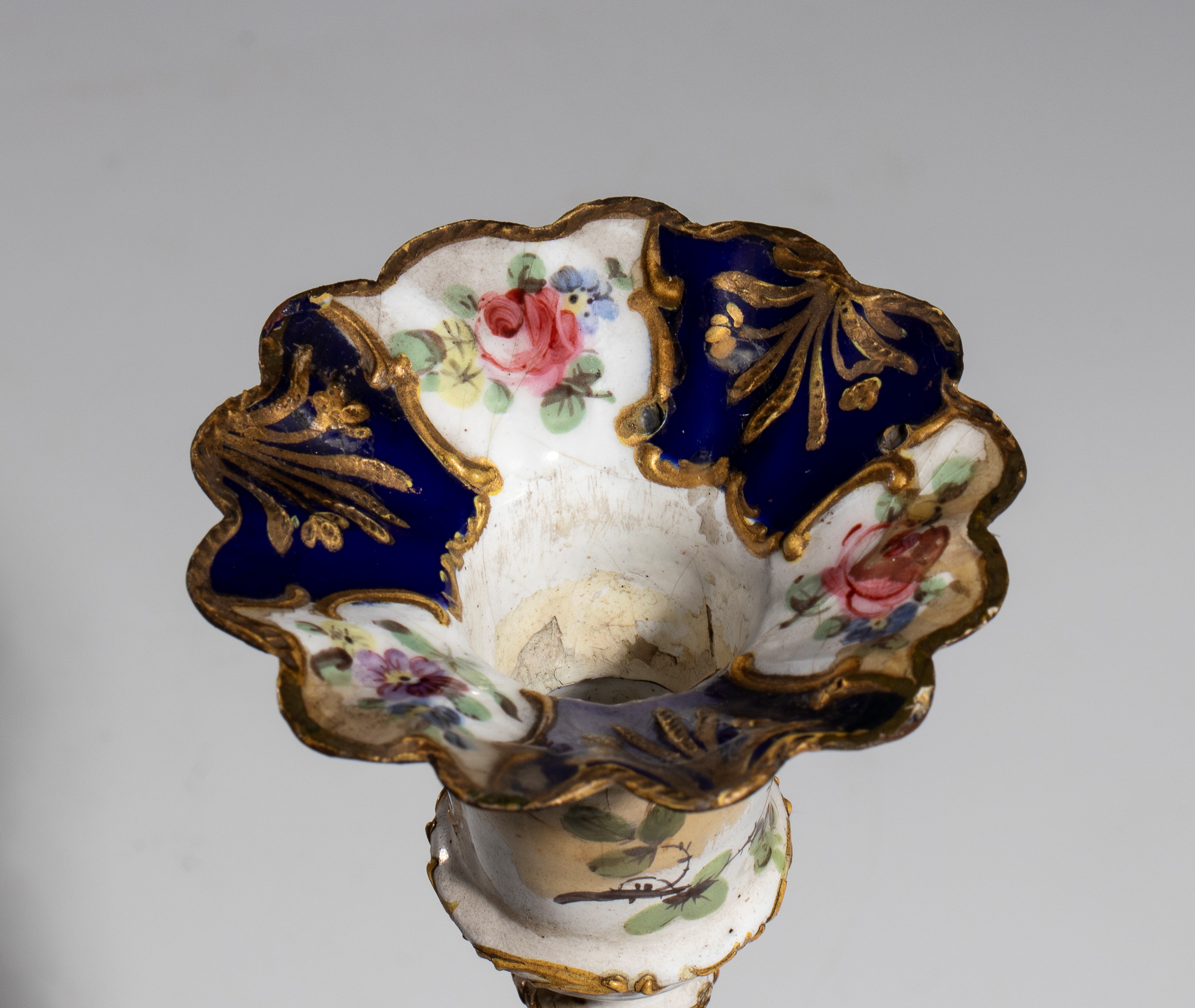 Coppia di candelabri in smalto di Bilston