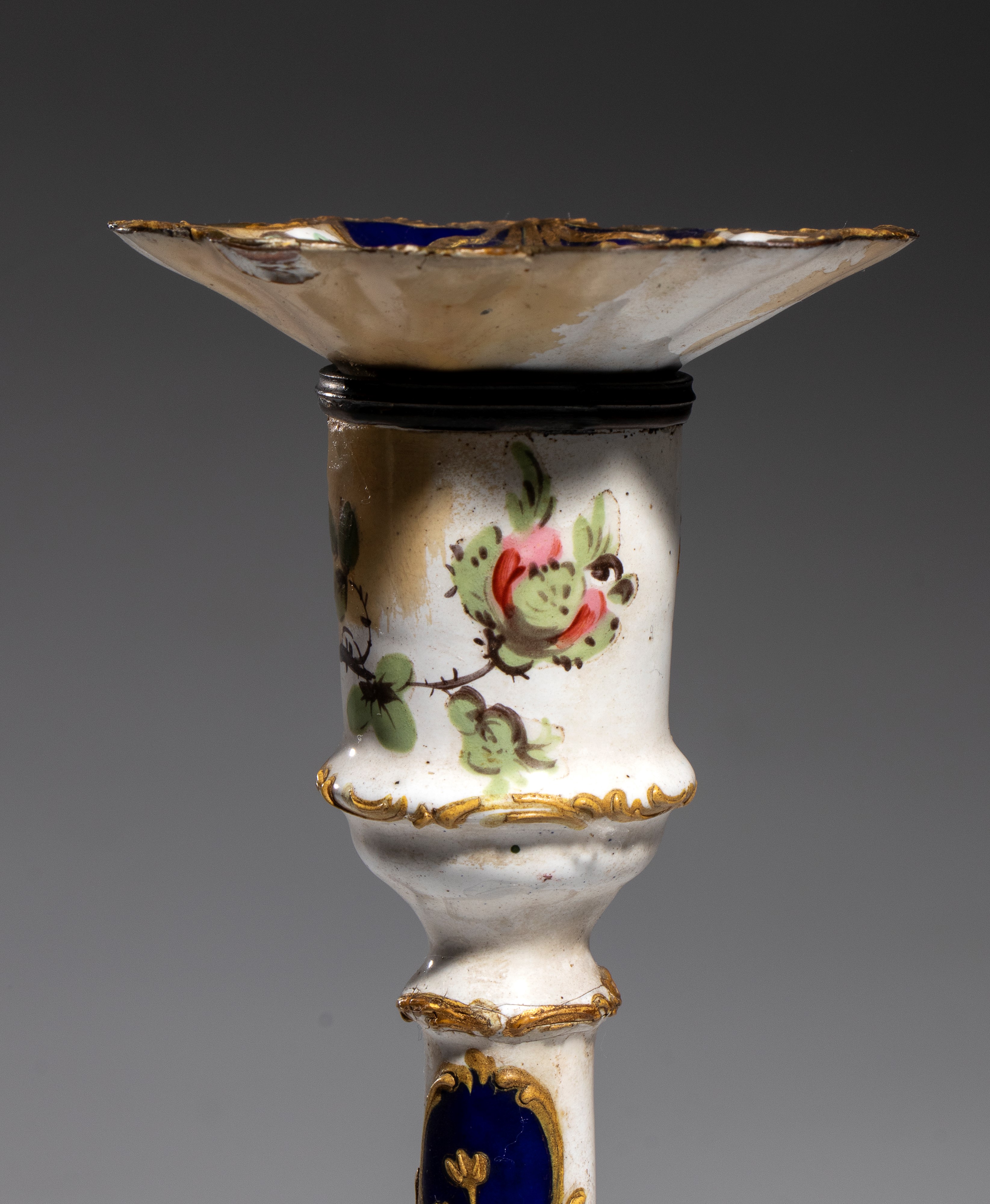 Coppia di candelabri in smalto di Bilston