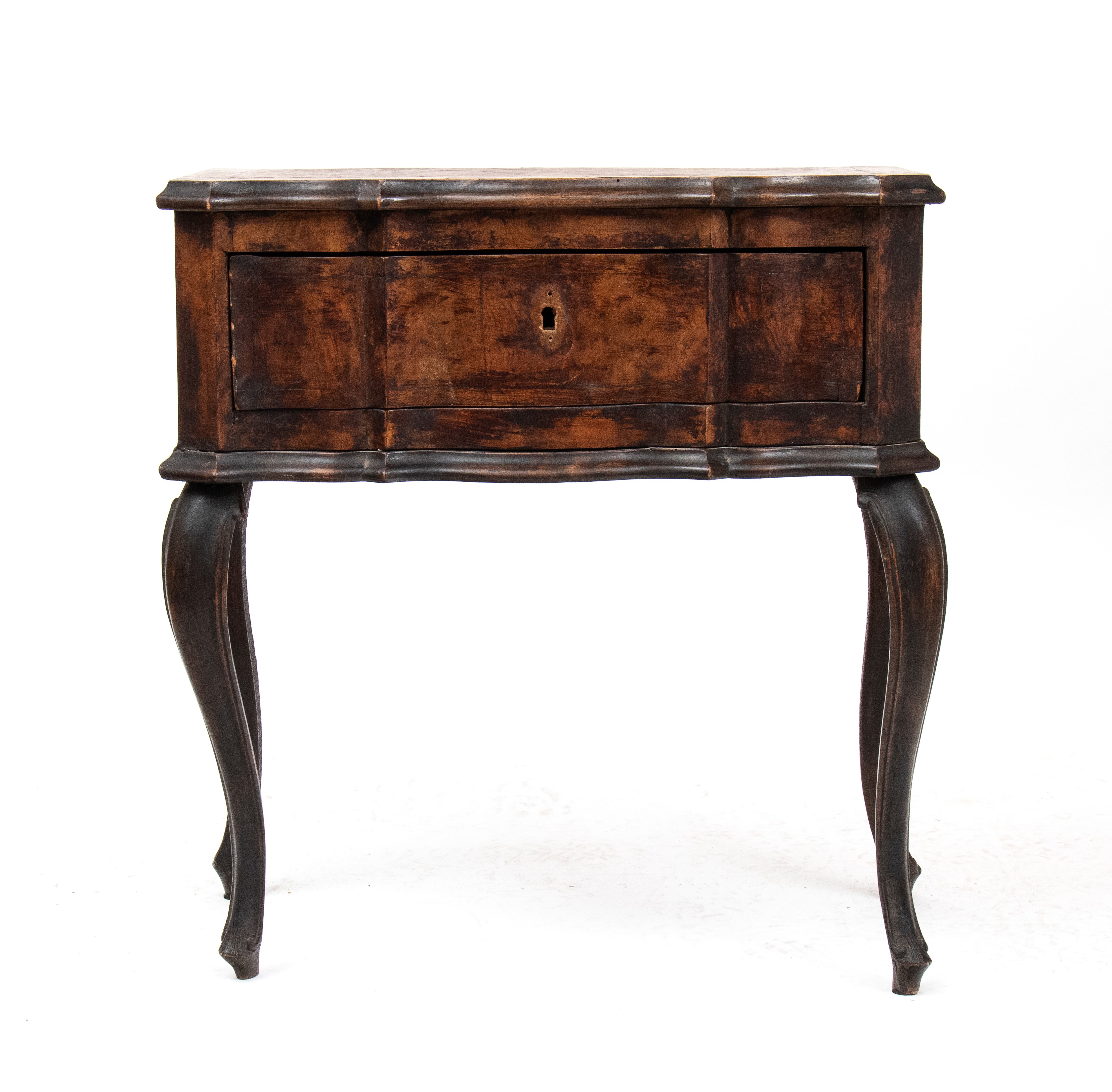 Comodino lombardo, piano sagomato e cassetto frontale, lastronatura in noce (stile Luigi XV), XIX...