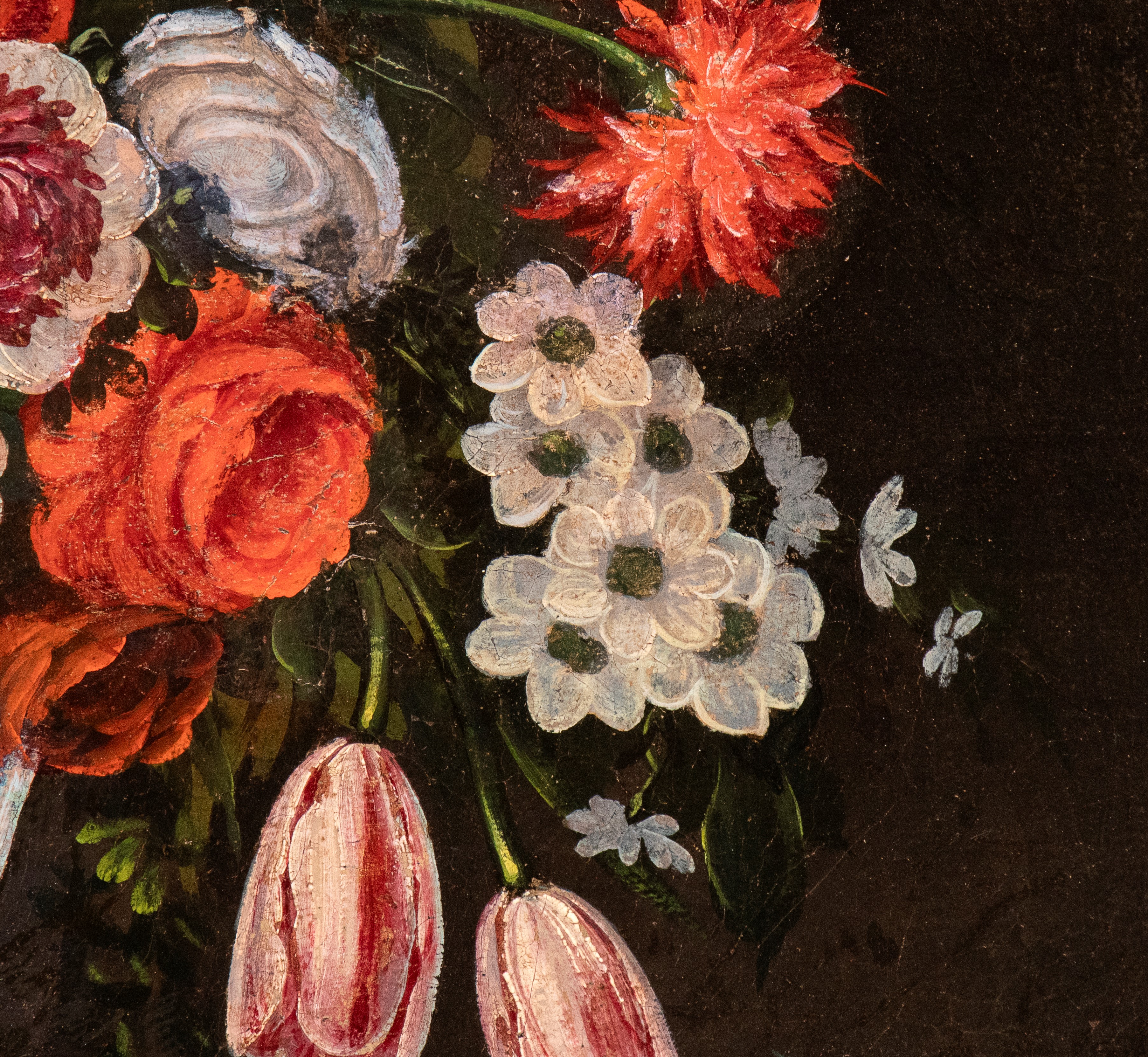 Artista Francese XVIII - XIX Secolo - Bouquet di rose e tulipani in un vaso di metallo e in un va...