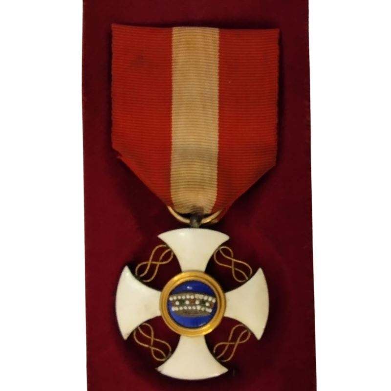 Ordine della Corona d'Italia, Insegna di Cavaliere in Argento Dorato e Smalti