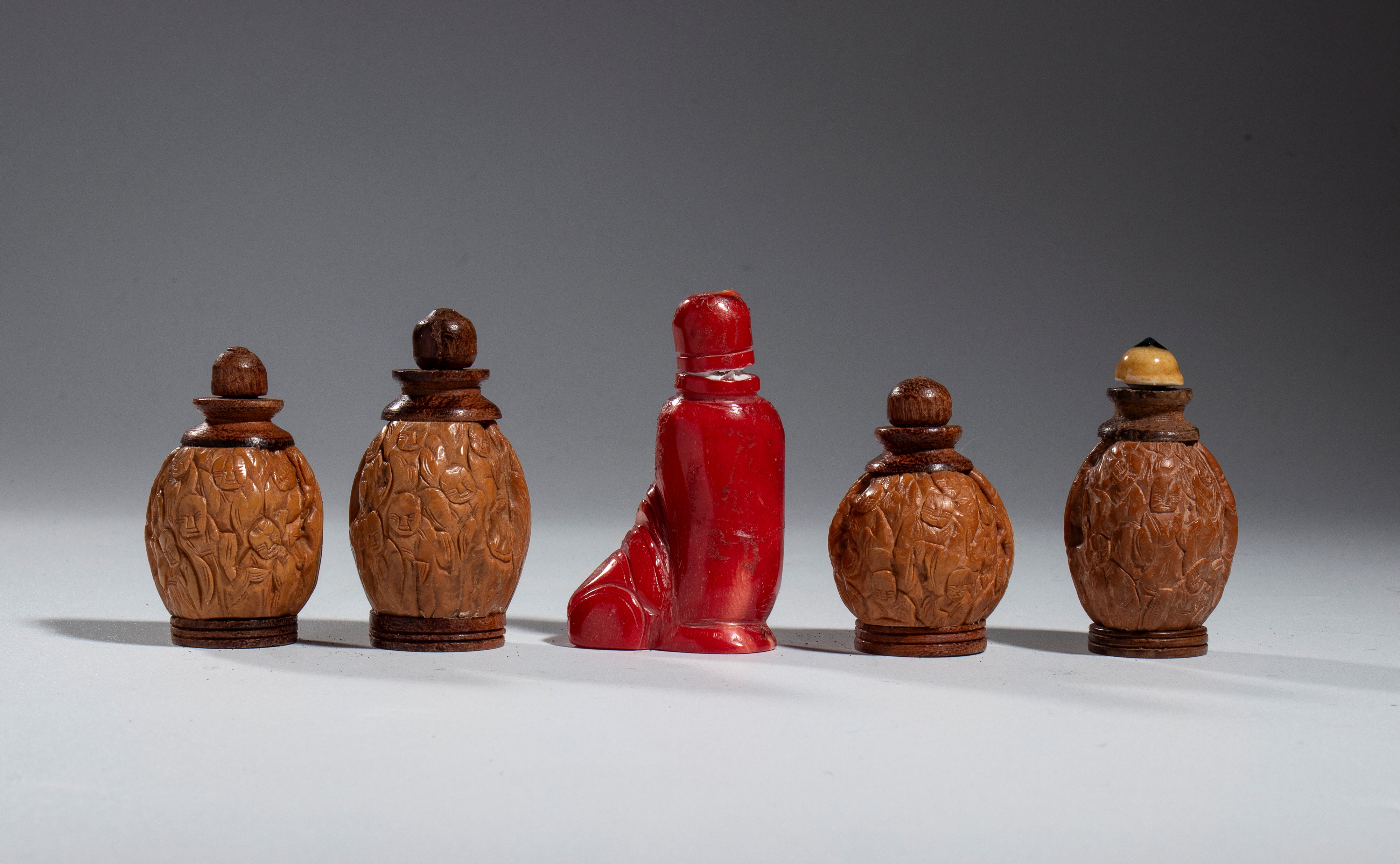 Gruppo di cinque tabacchiere, Cina