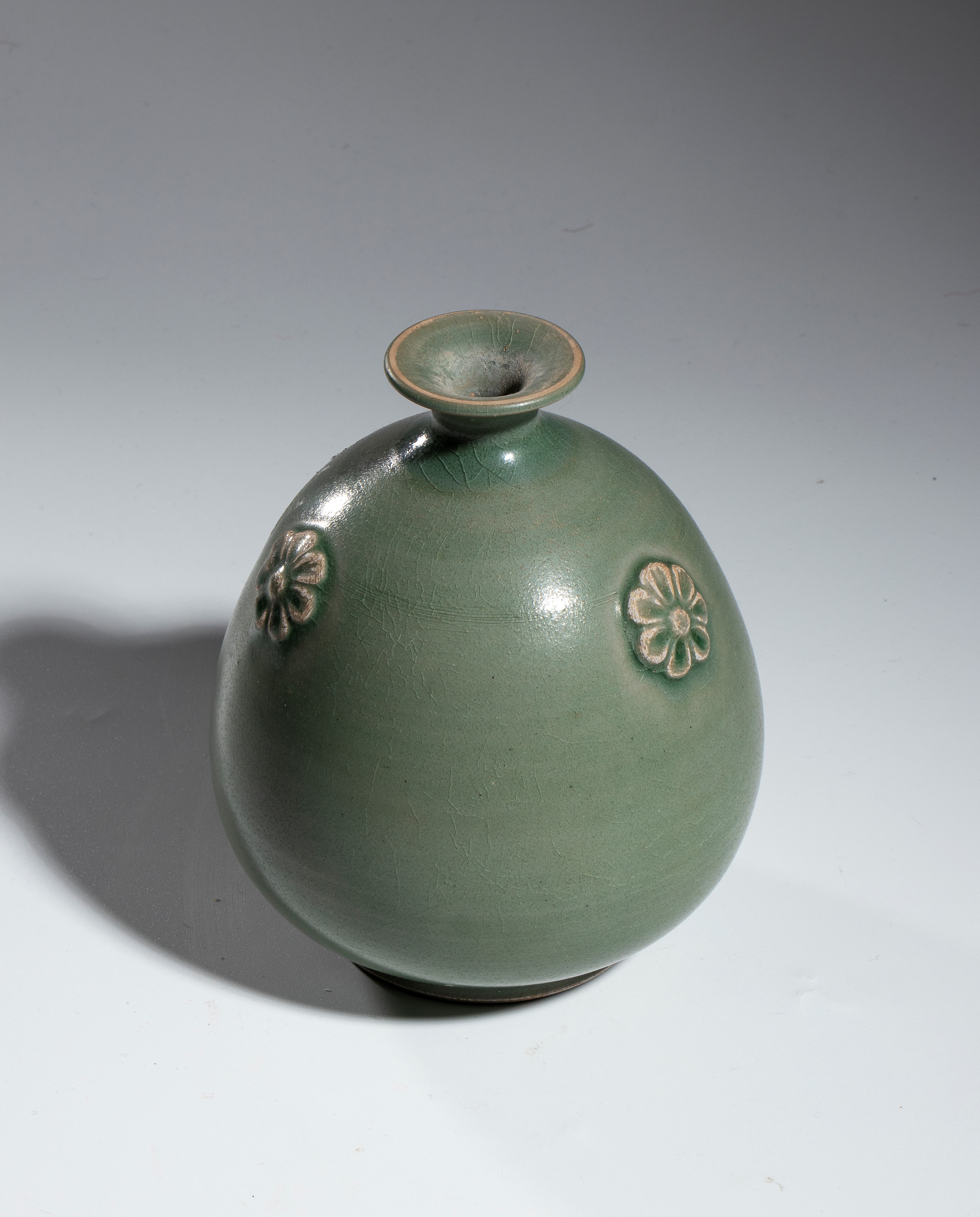 Vaso celadon craquelé in porcellana, Corea, XX secolo