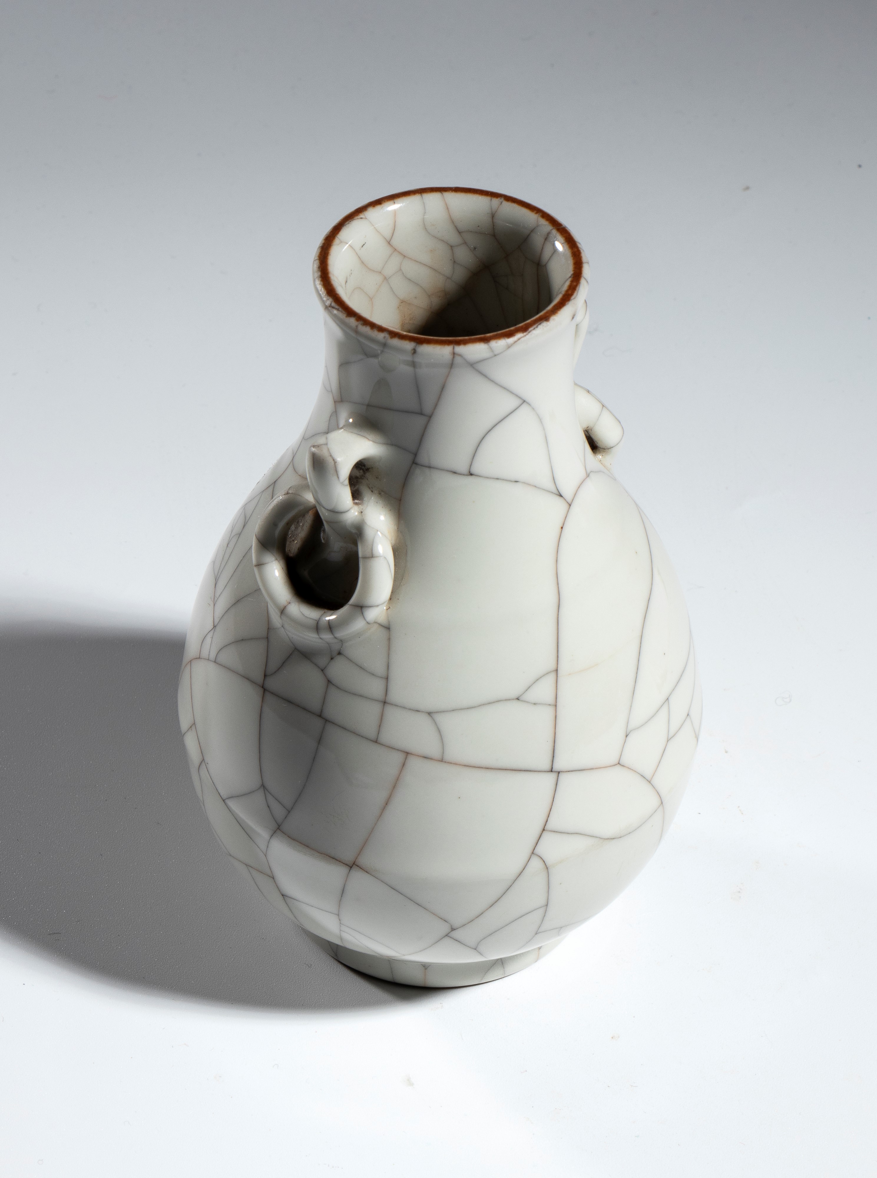 Vaso Hu in porcellana con invetriatura craquelé, Cina, XX secolo
