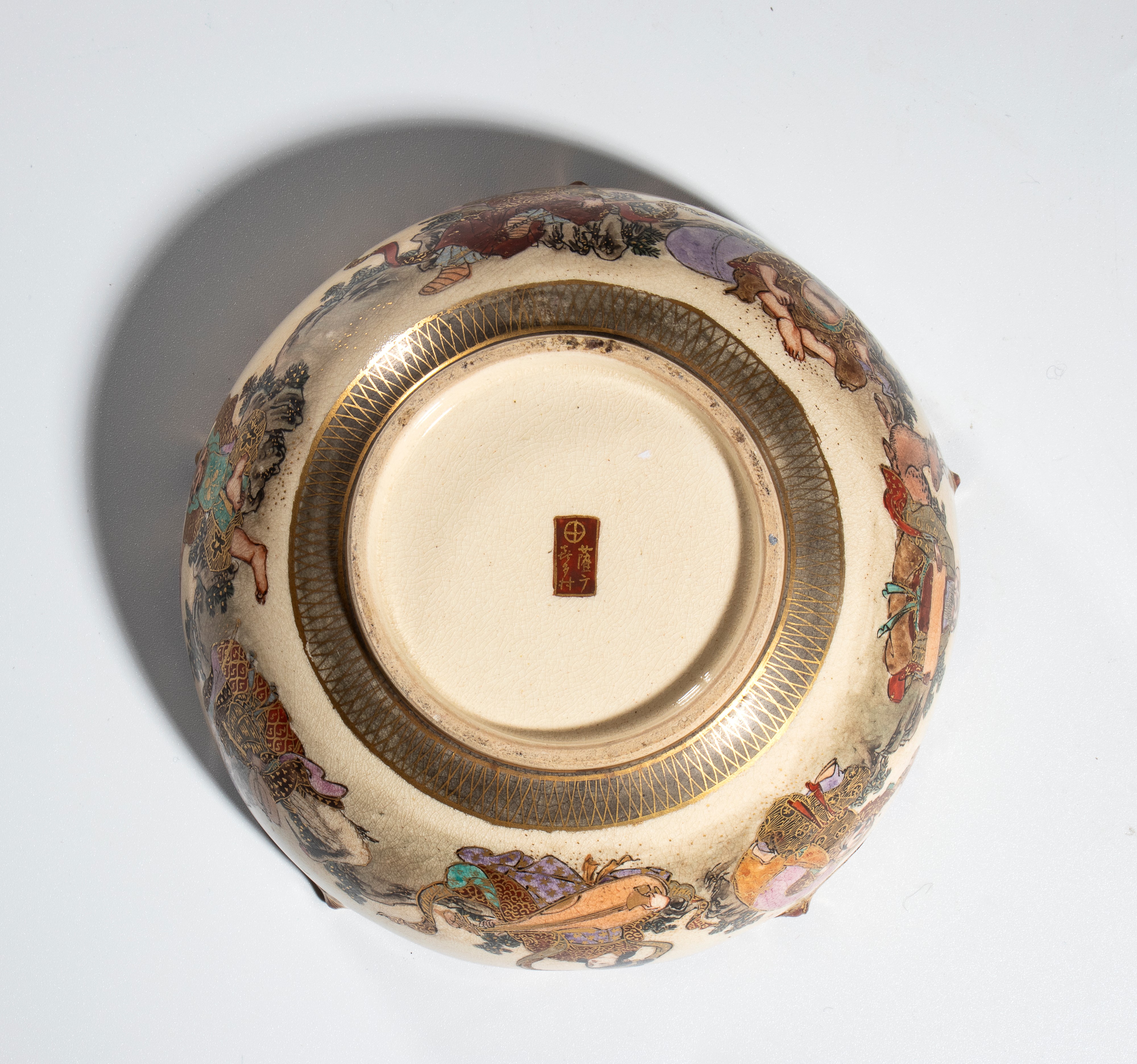 Ciotola Satsuma decorata con figure mitologiche, Giappone
