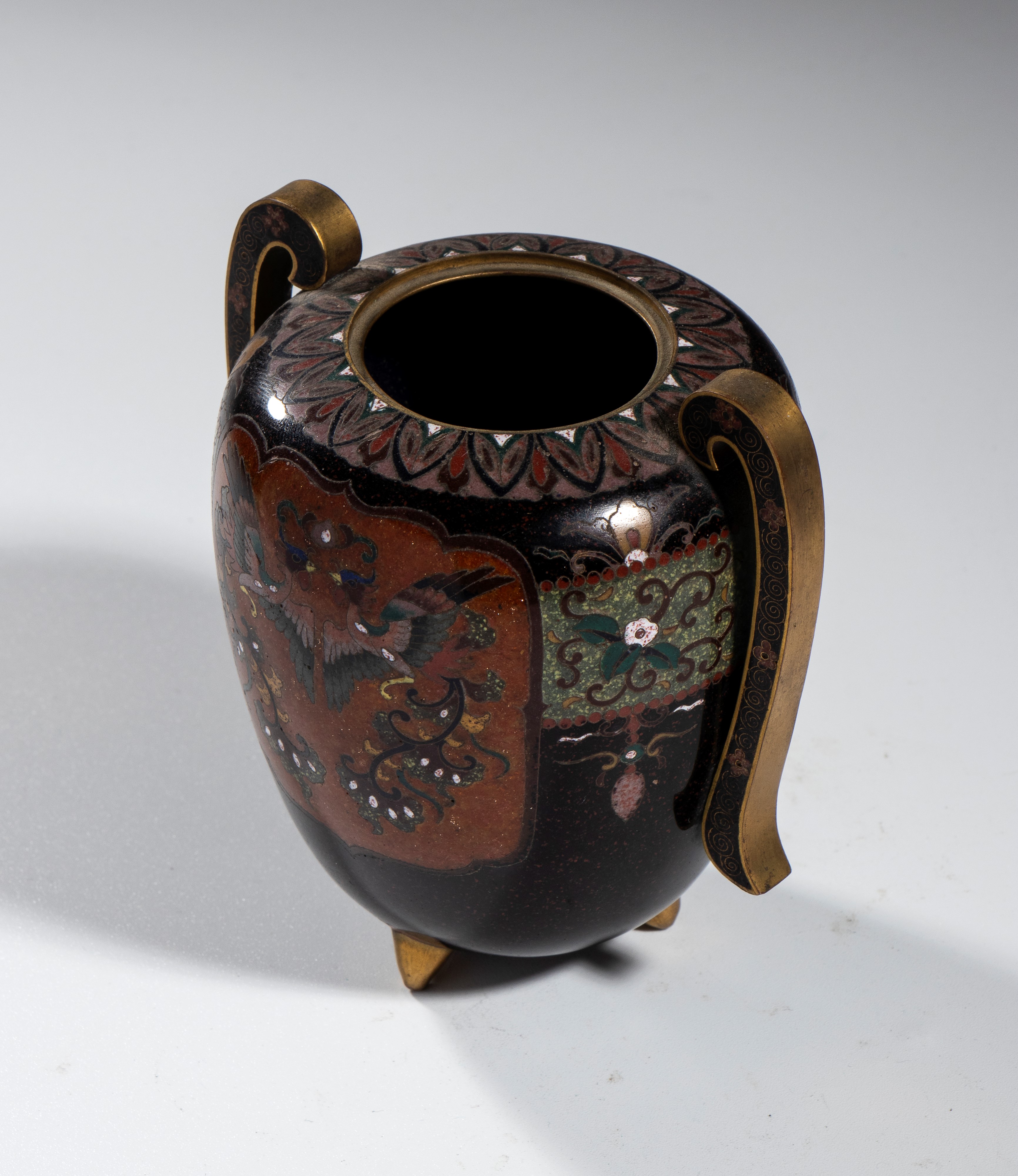 Vaso in rame decorato a smalti cloisonné, Giappone