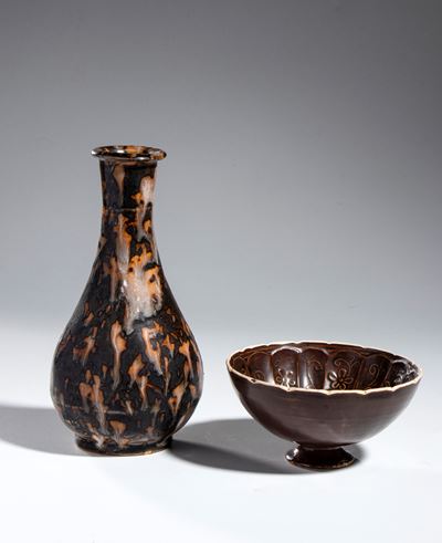 Vaso Jizhou in smalto tartarugato e ciotola da tè in stile Trần, XX secolo