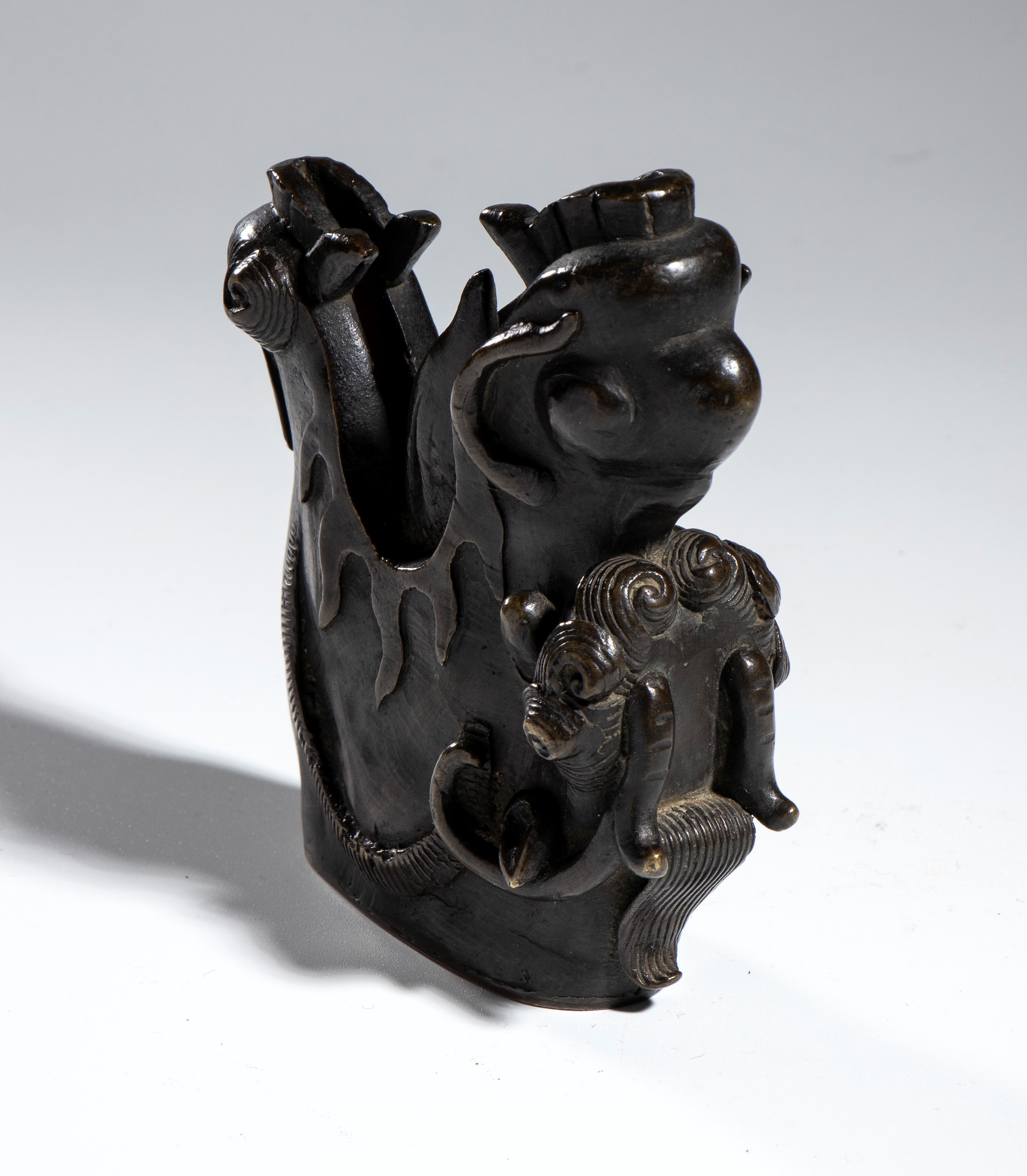 Cina, Figure in bronzo a forma di animale mitologico, XX secolo