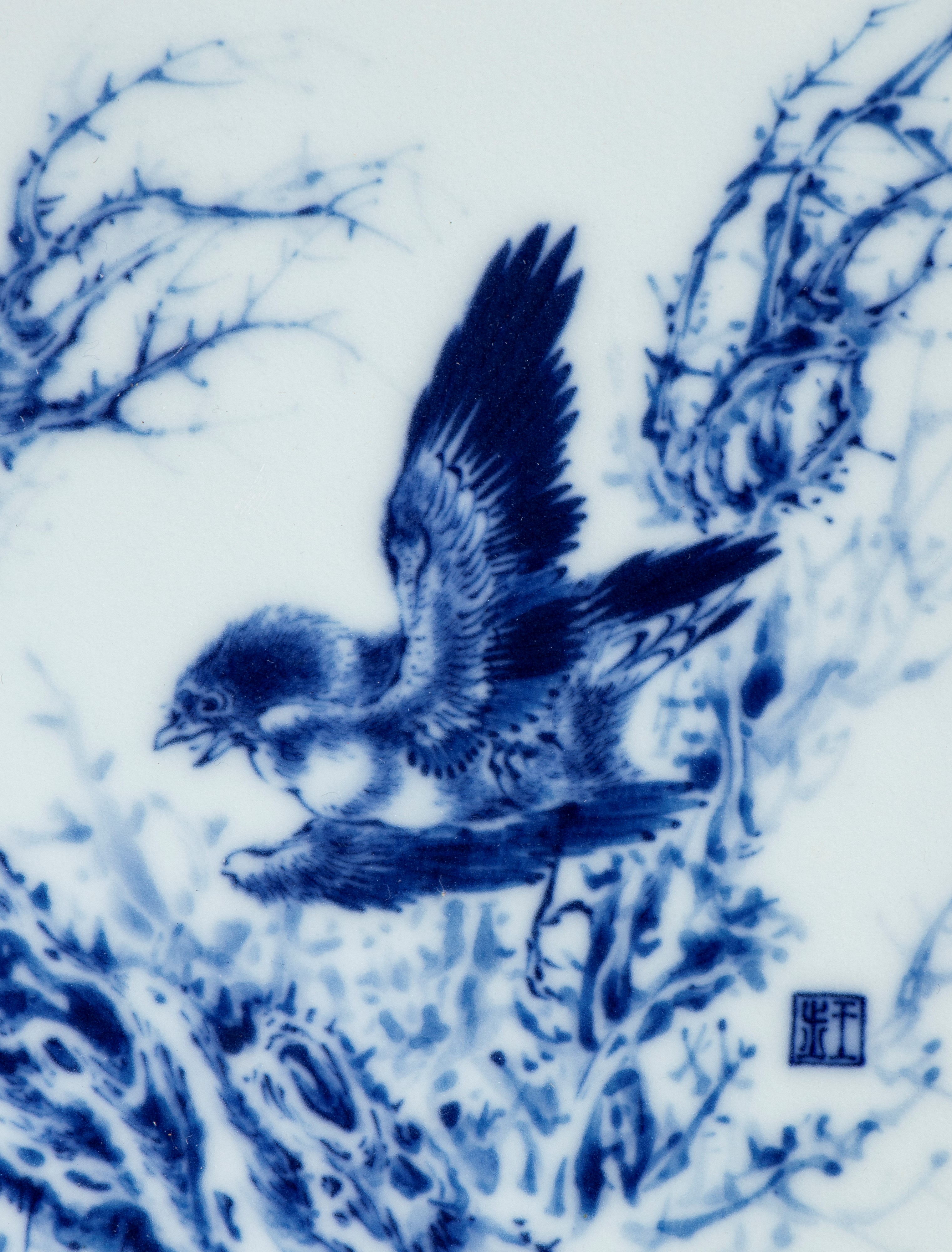 Placca in porcellana bianca e blu decorata con uccello, Cina, XX secolo