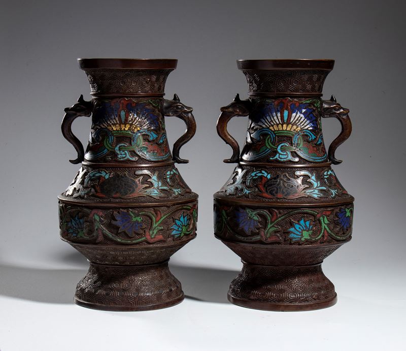 Coppia di vasi in bronzo cloisonné, Giappone
