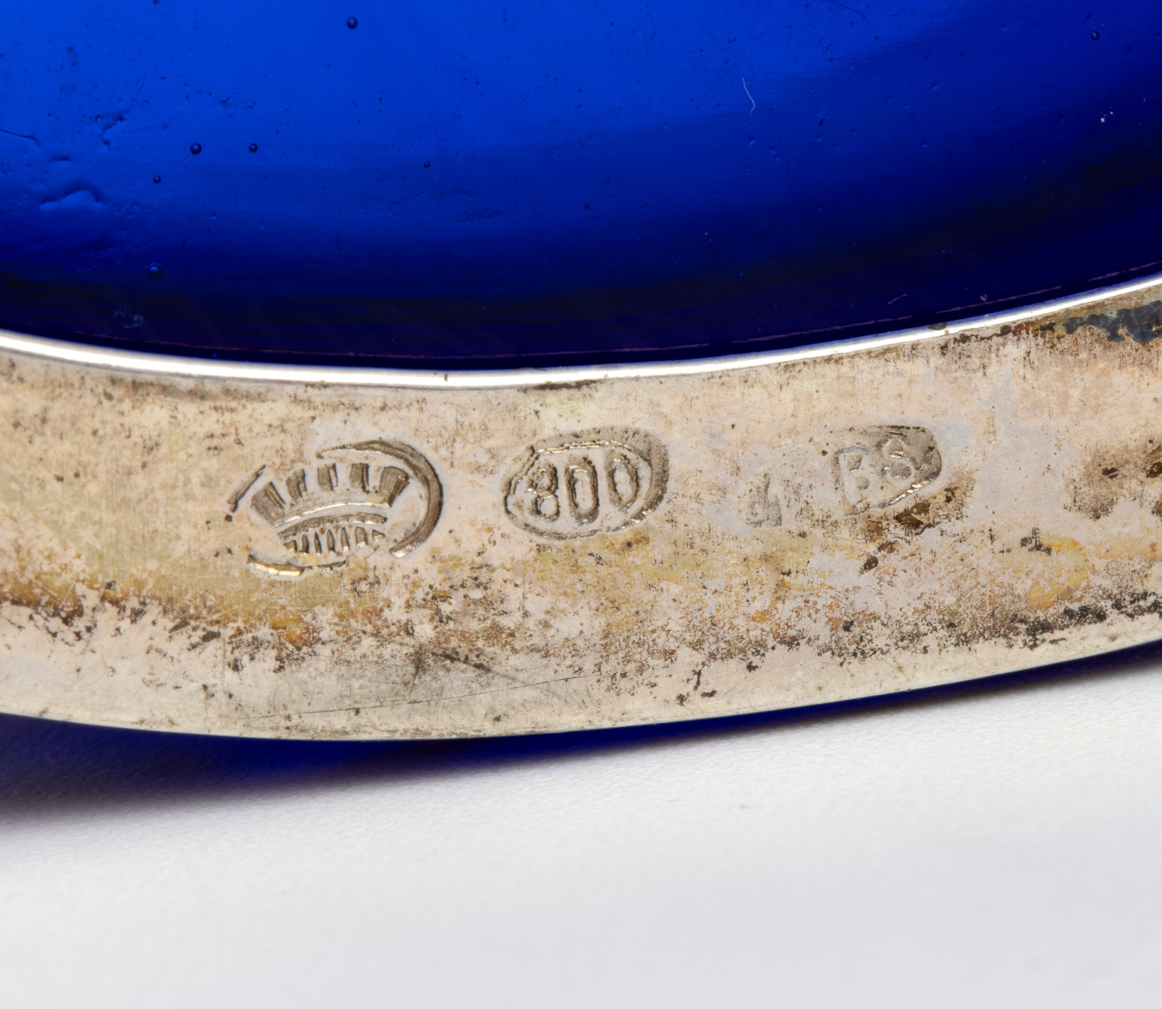 Petruzzi e Branca S.p.a. - Argenteria italiana, Quattro saliere in argento 800 con contenitori in...