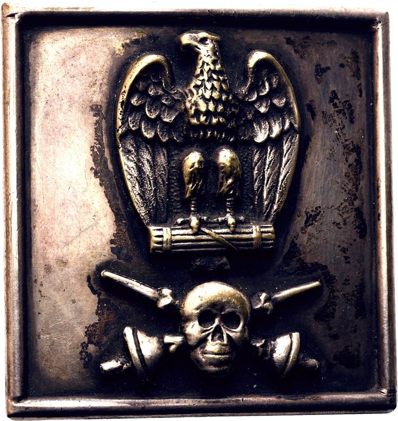 Fibbia dei Moschettieri del Duce, argento non punzonato, 55x56 mm, prima metà XX sec.
