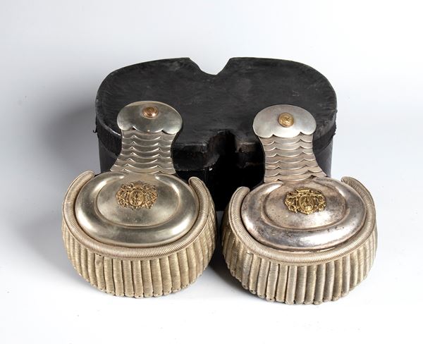 Coppia di spalline di casata nobiliare. Germania, Antichi Stati.