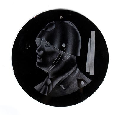 Ritratto di Benito Mussolini, bassorilievo in vetro, prima metà XX secolo