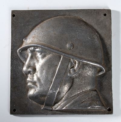Ritratto di Benito Mussolini, placca in alluminio