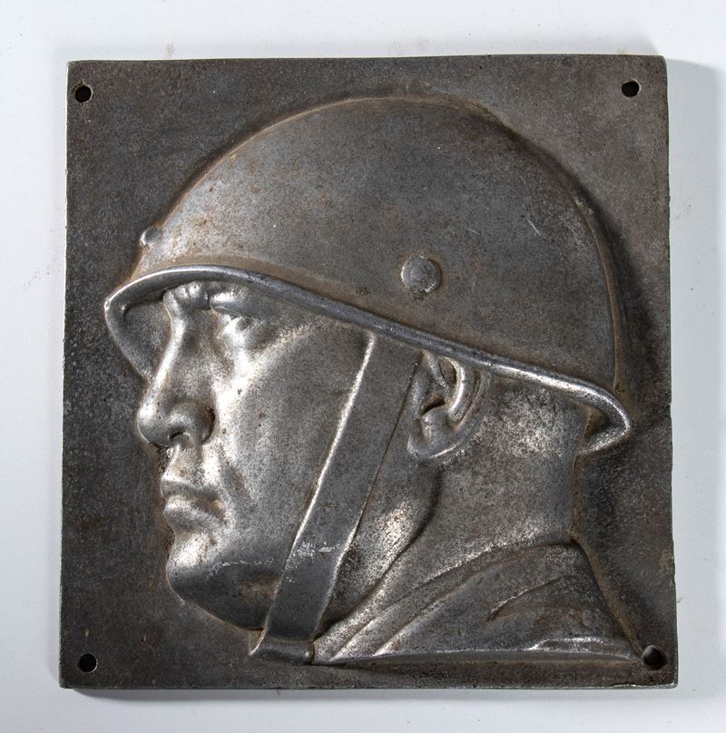 Ritratto di Benito Mussolini, placca in alluminio