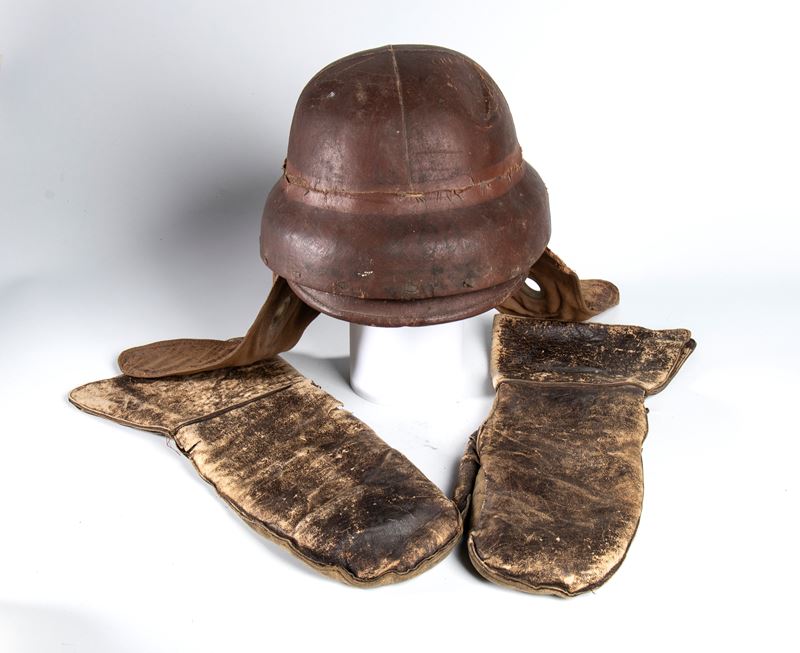 Italia, Regno, Casco tipo Rold e guanti da pilota, inizi XX sec.