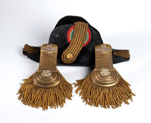 Feluca e spalline da Ufficiale inferiore della R. Marina