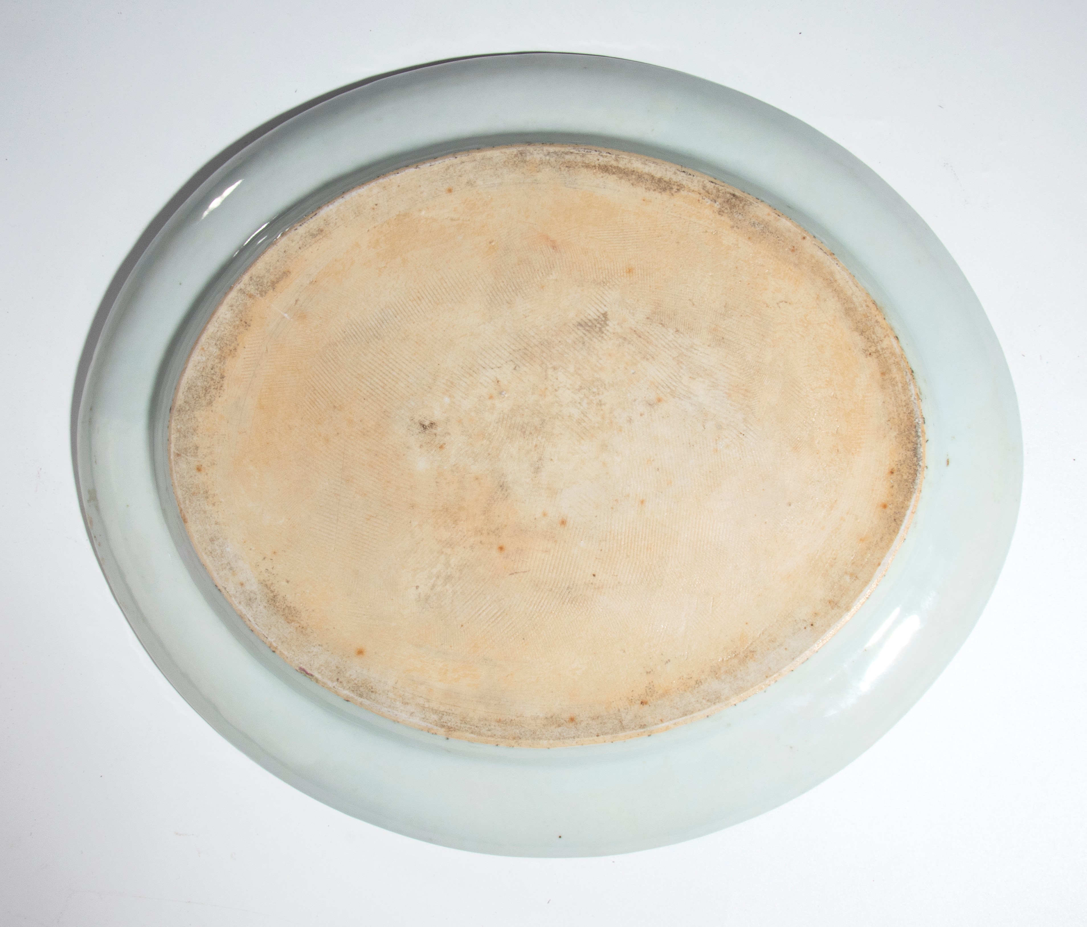 Grande piatto in porcellana della Famiglia Rosa, Cina, dinastia Qing