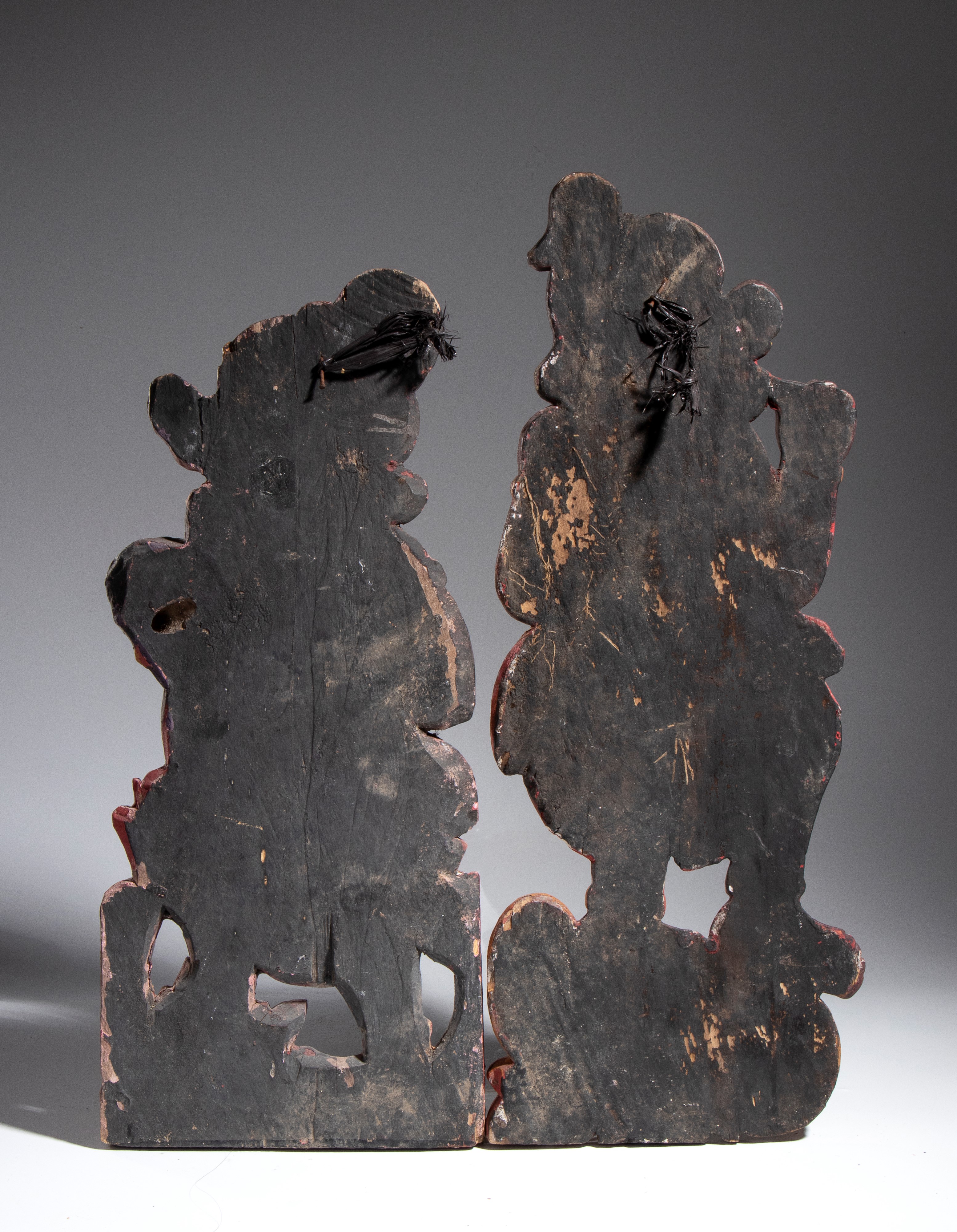 Coppia di intagli in legno dipinti, Indonesia, XIX secolo