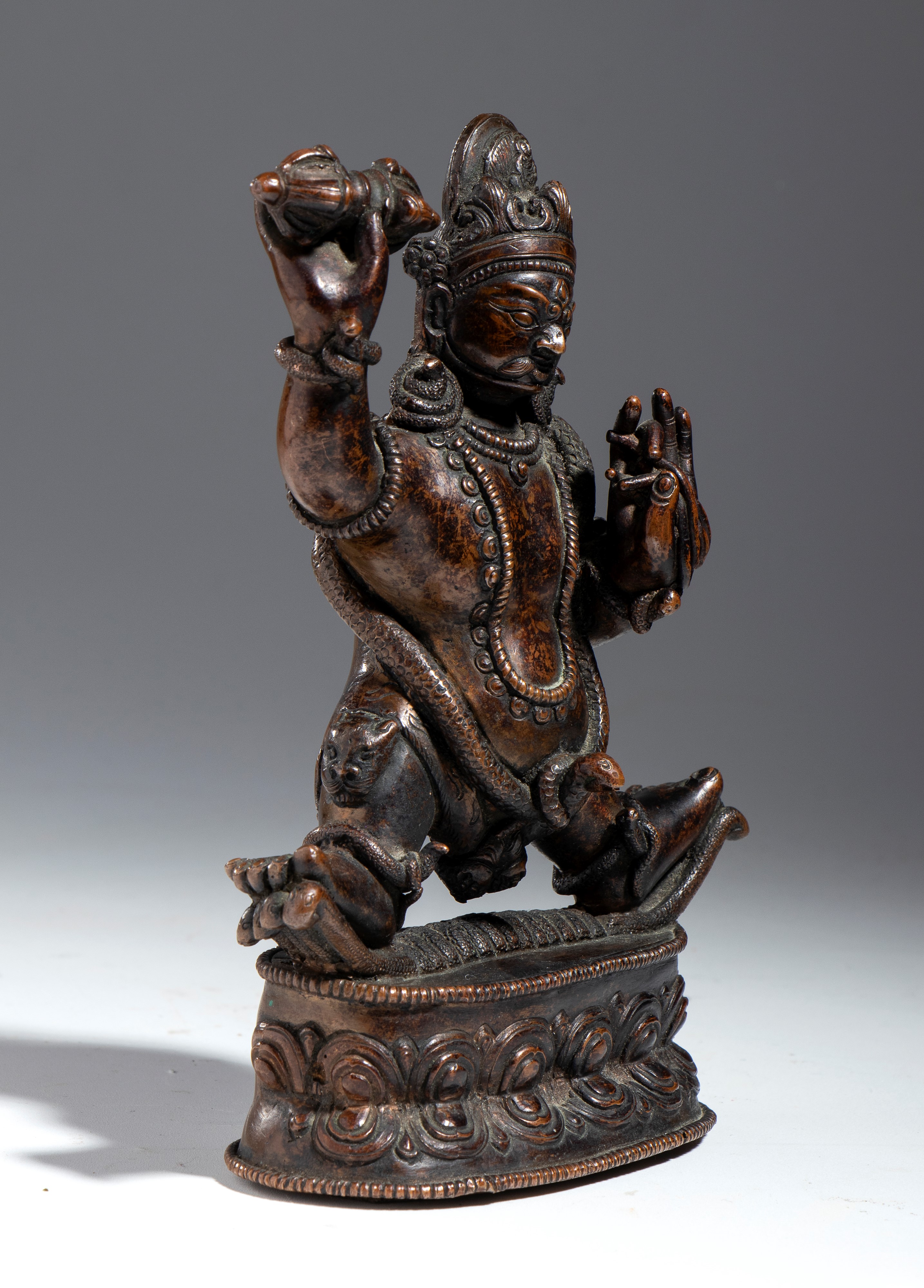 Figura di Vajrapani, scultura in lega di rame, Tibet, XIX secolo