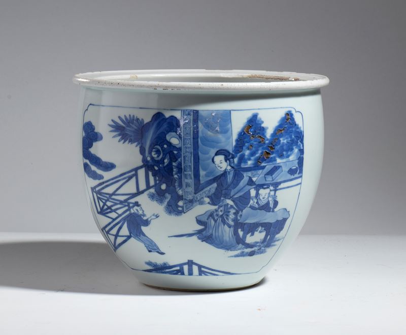 Jardiniere in porcellana bianca e blu con decoro naturalistico, Cina, XX secolo