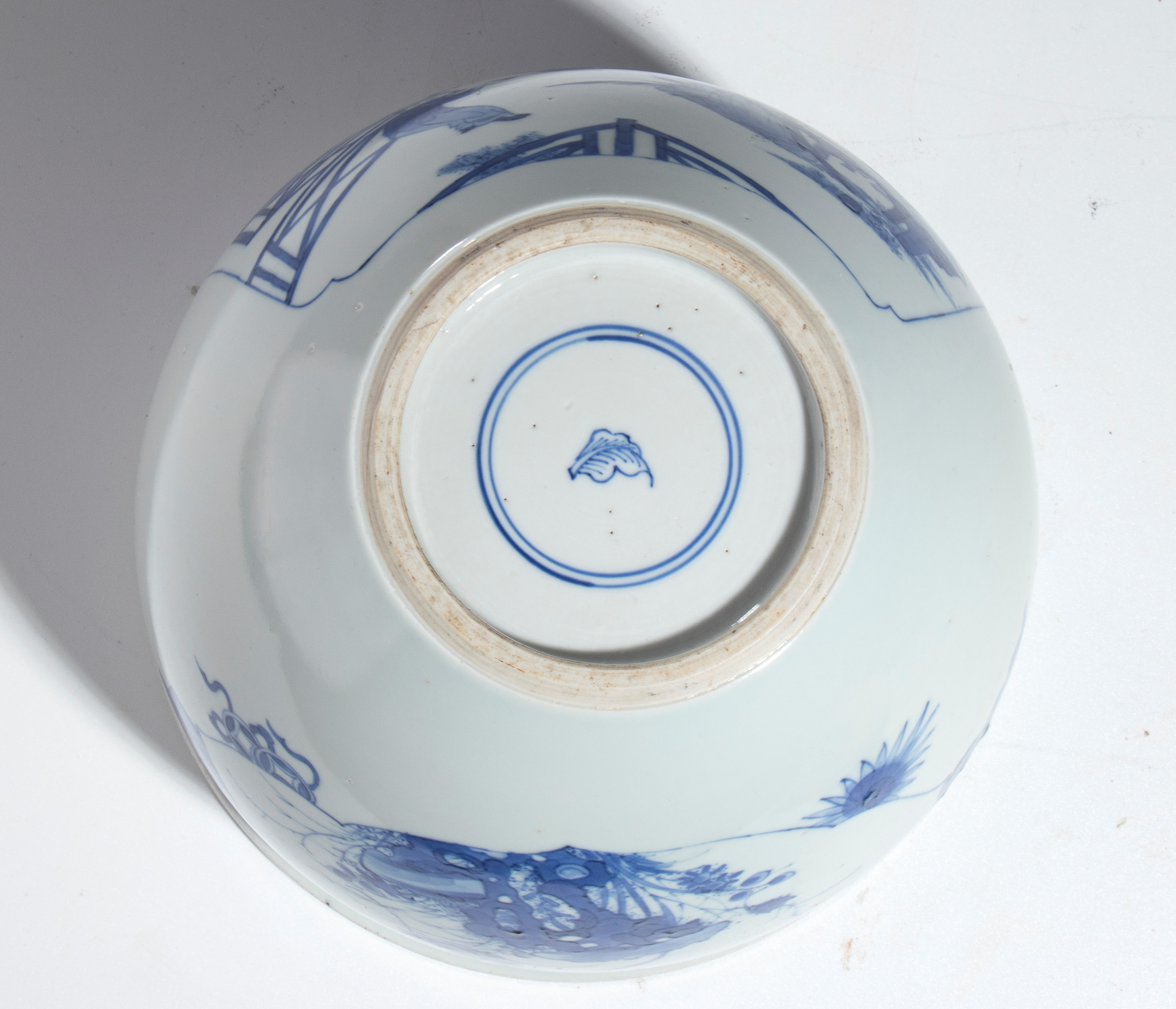 Jardiniere in porcellana bianca e blu con decoro naturalistico, Cina, XX secolo