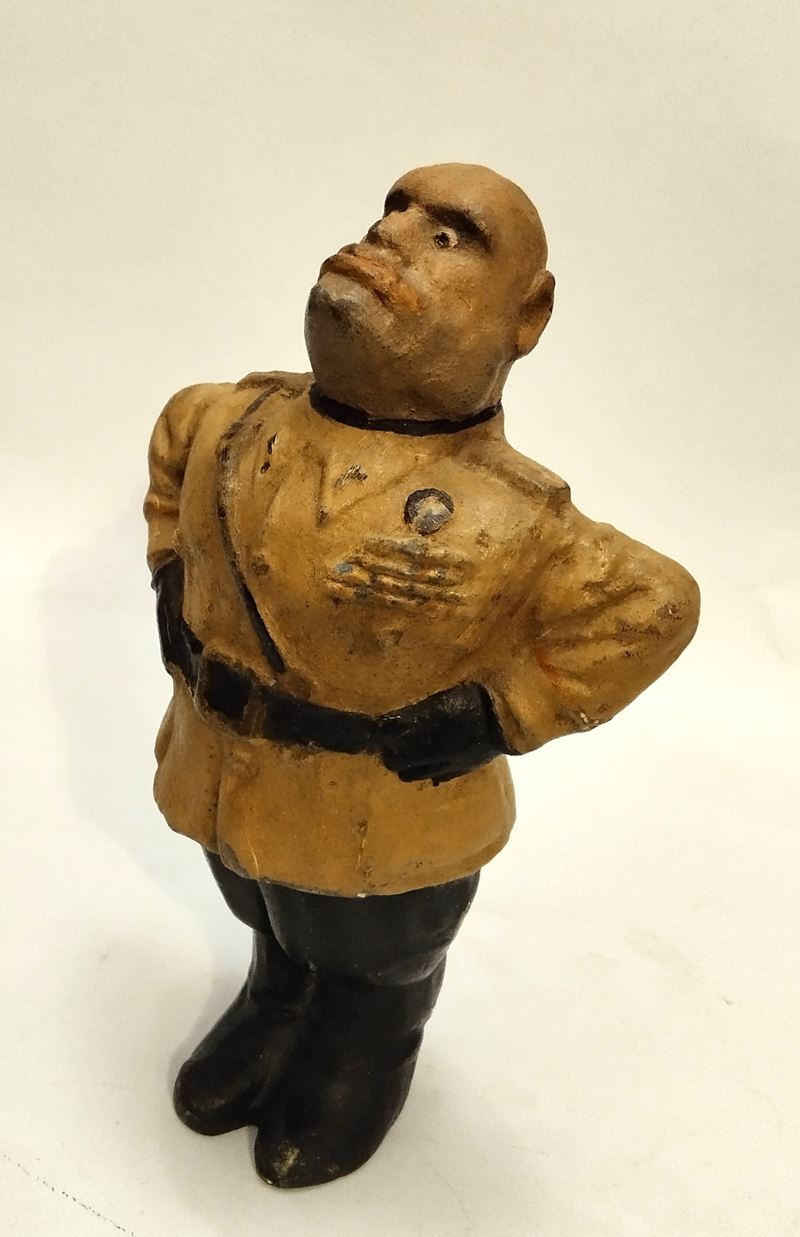 Autore sconosciuto, Caricatura di Benito Mussolini in terracotta