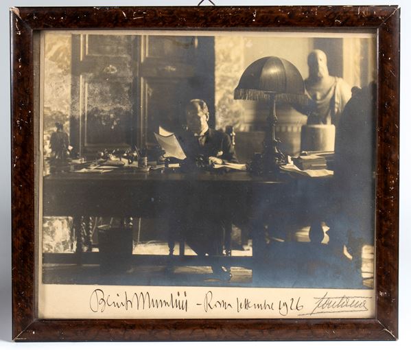 Il Duce alla scrivania