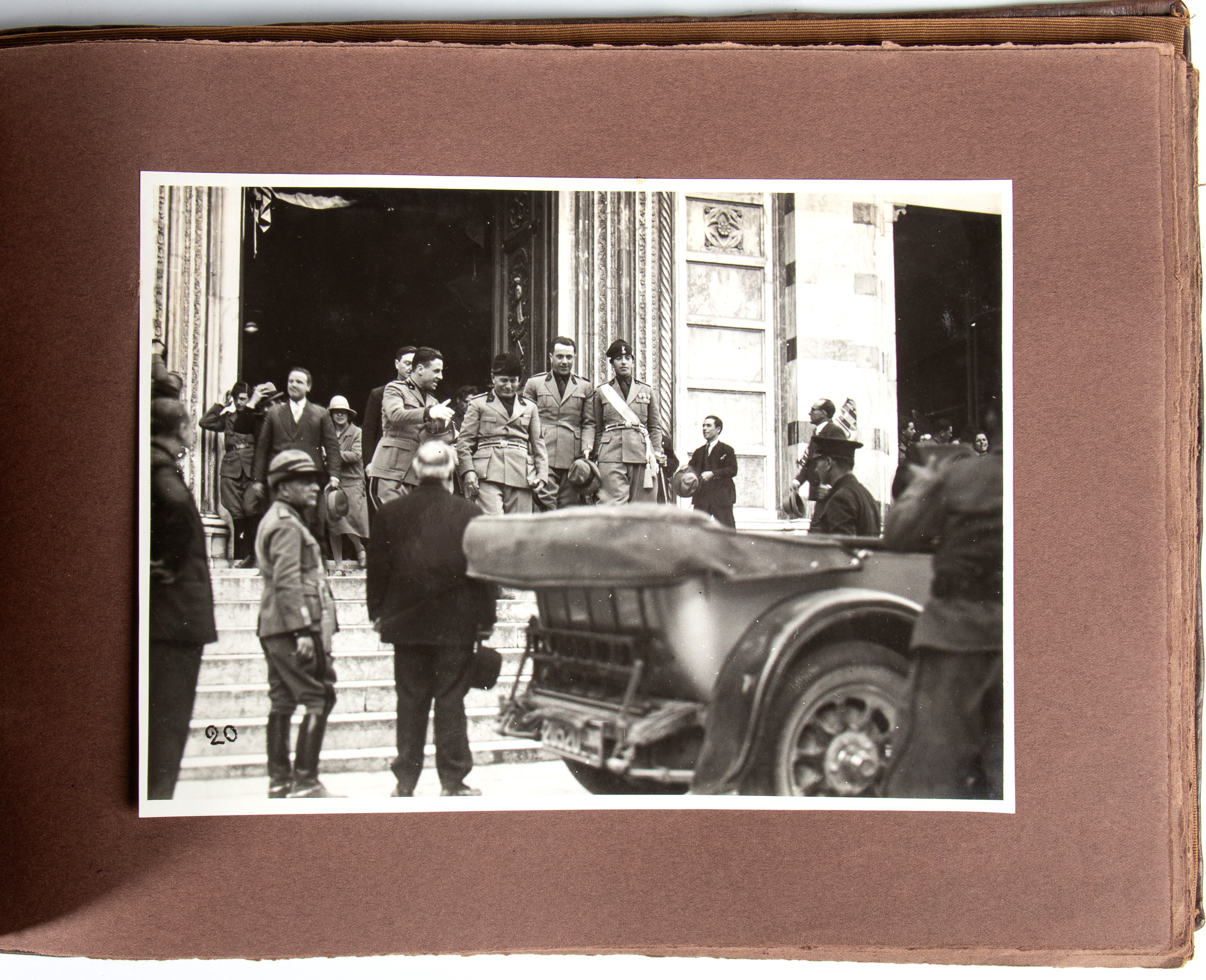 Album fotografico, Visita del Duce a Grosseto - 10 maggio 1930, pelle sigillata