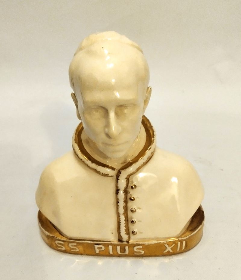 Bertelli, Piccolo busto di SS Pio XII, porcellana bianca e oro