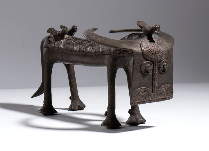 Scultura in bronzo, Bufalo in fusione a cera persa, Benin, XX secolo