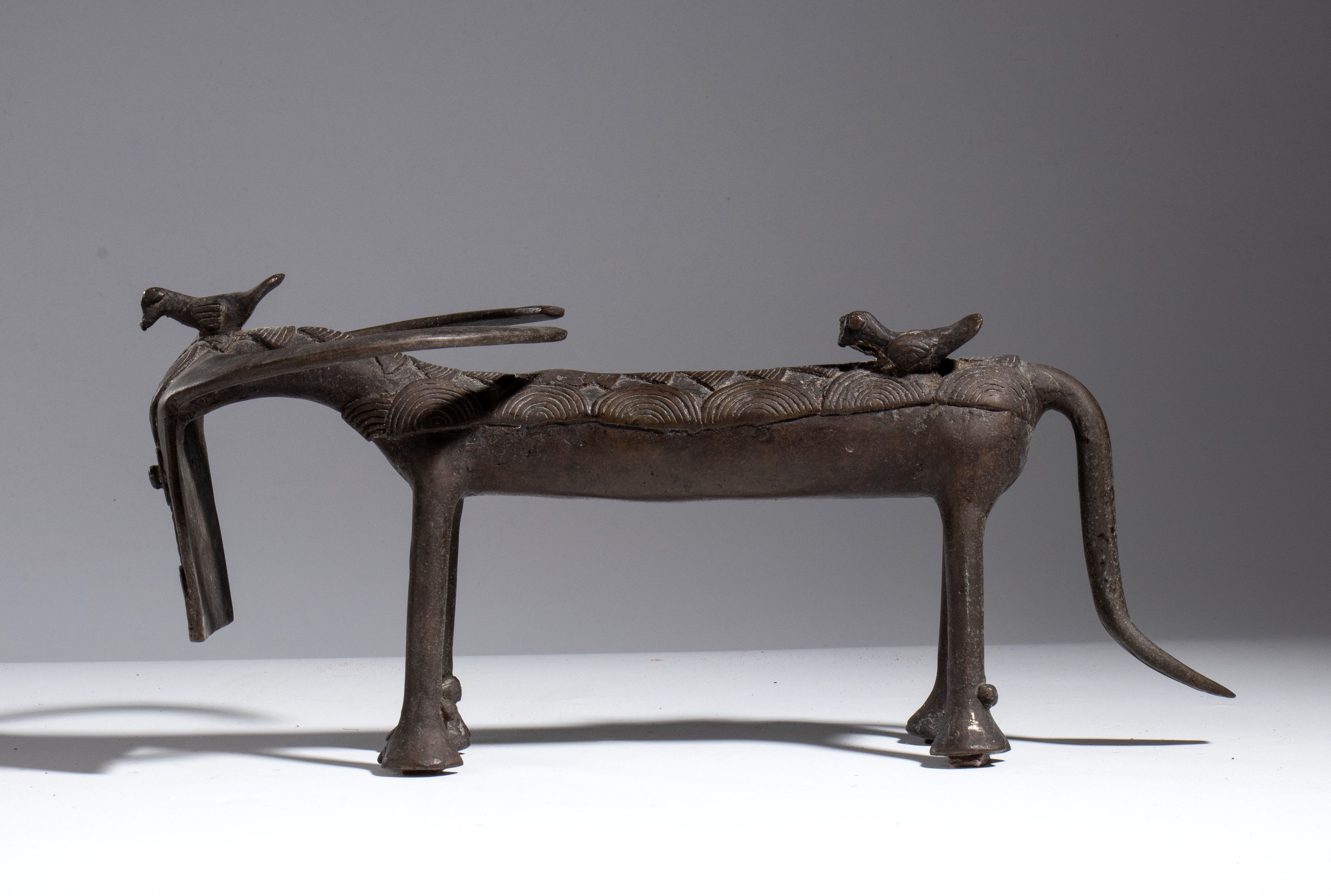 Scultura in bronzo, Bufalo in fusione a cera persa, Benin, XX secolo