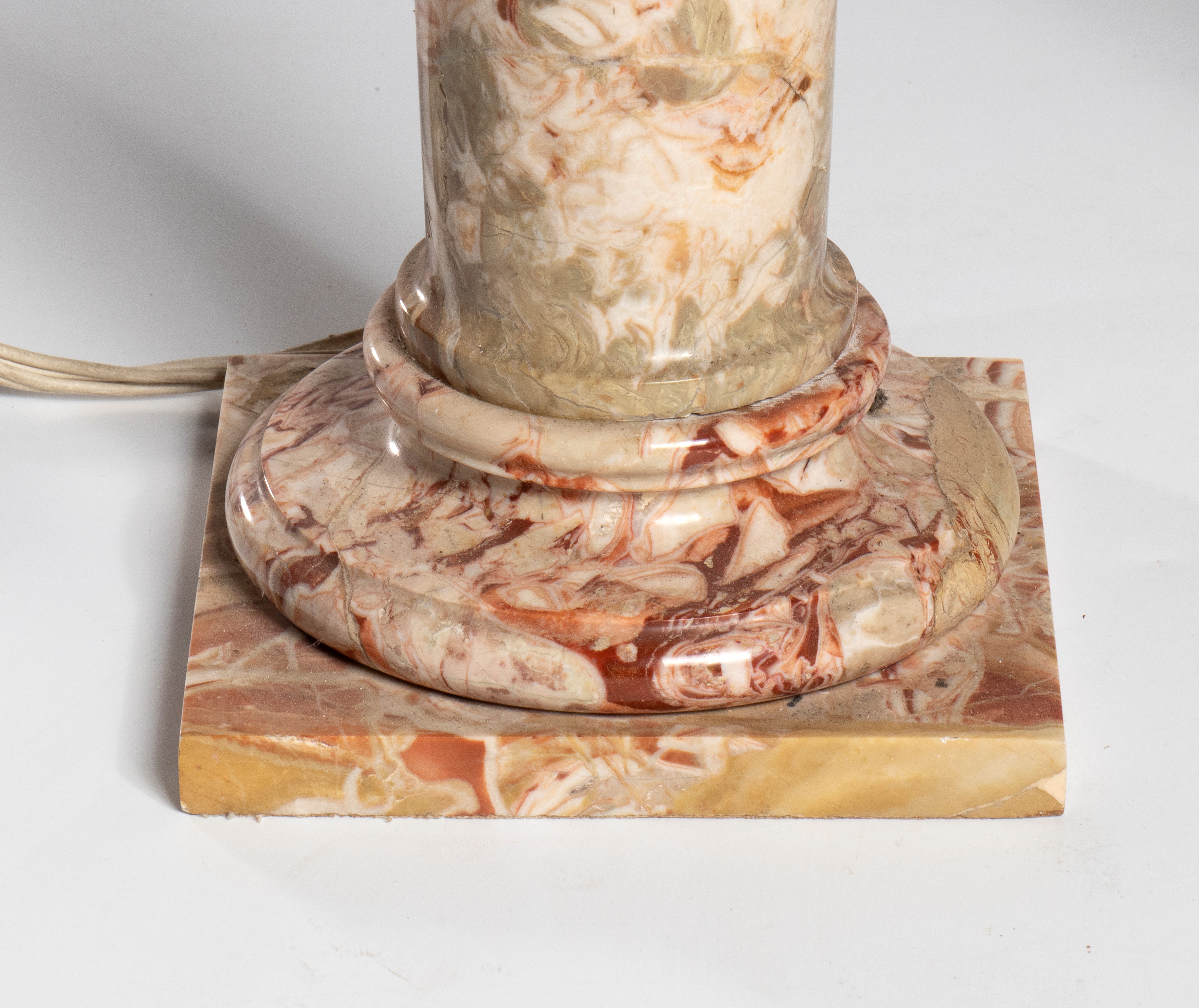 Coppia di lampade a colonna in marmo brecciato, circa 1950