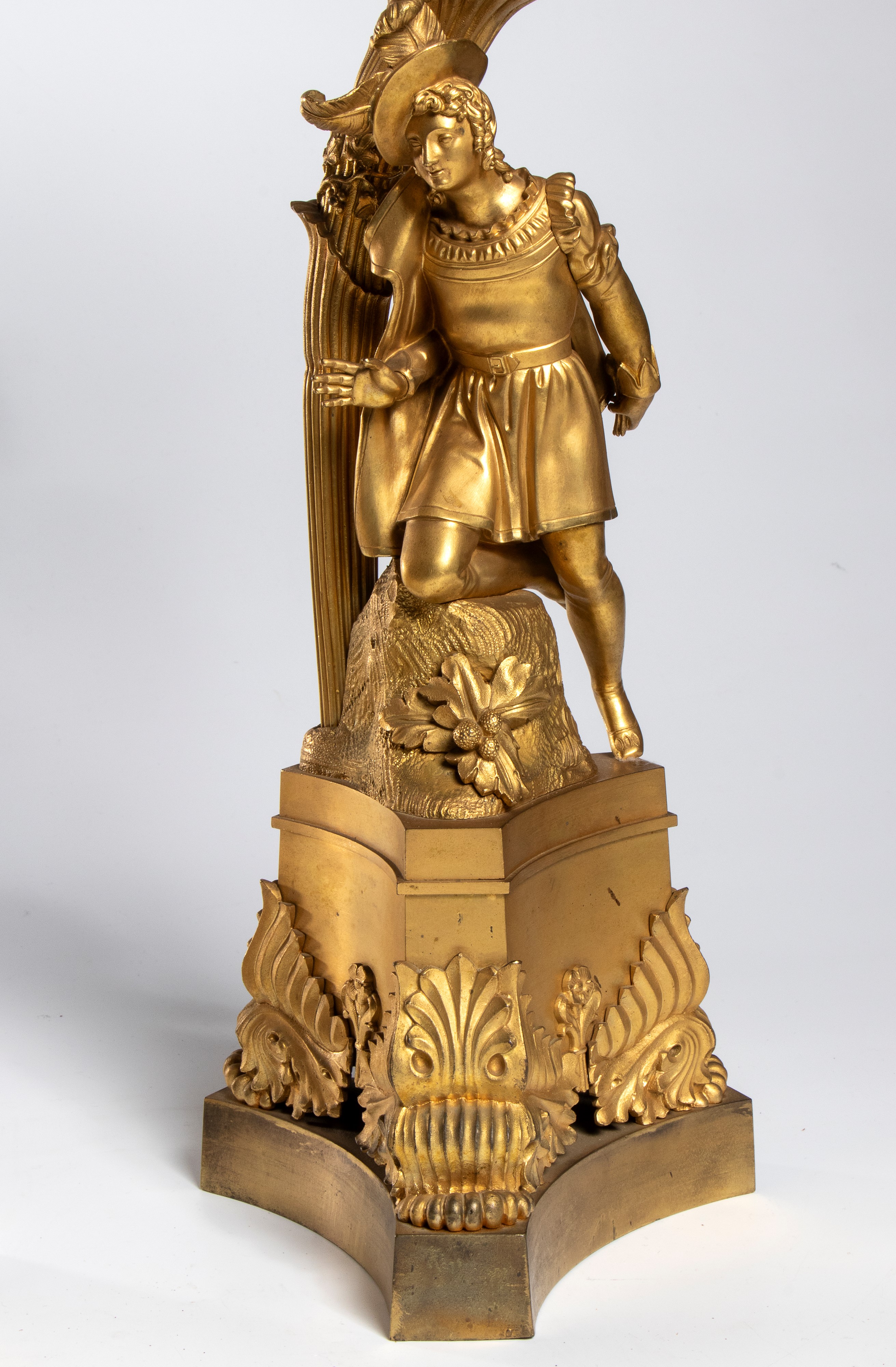 Coppia di candelabri francesi in bronzo dorato