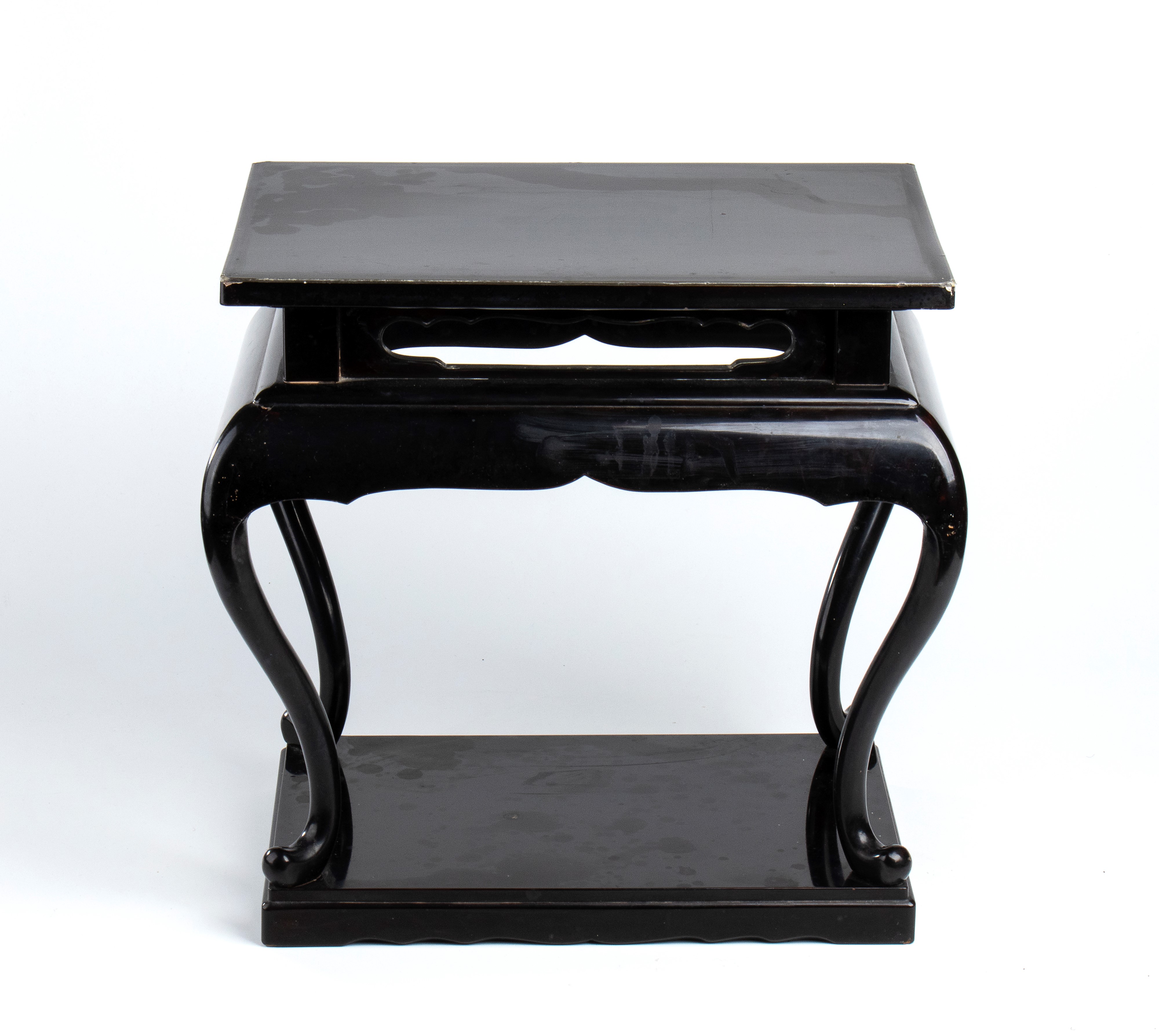 Due mobili decorativi in lacca, Giappone