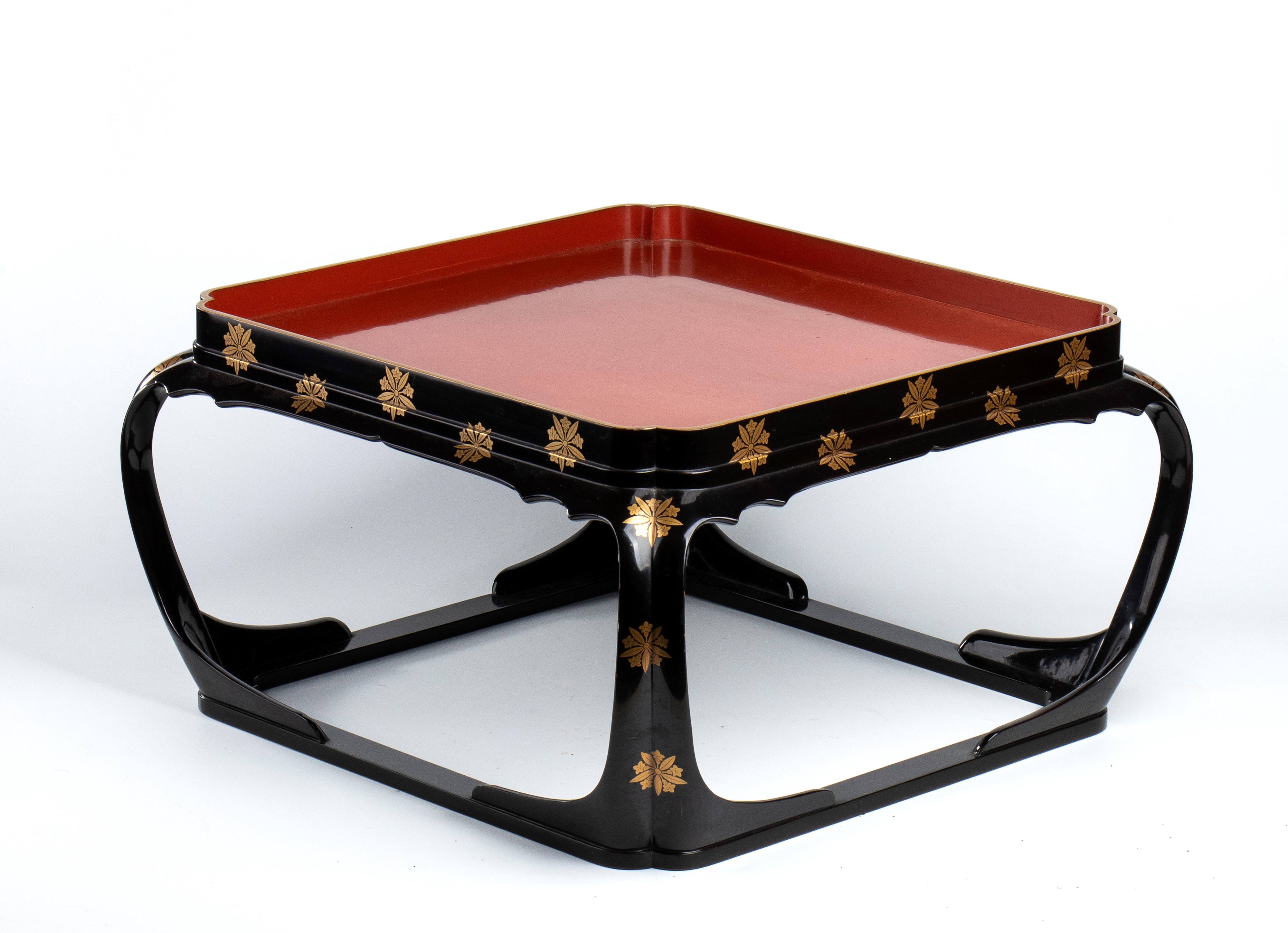 Due mobili decorativi in lacca, Giappone