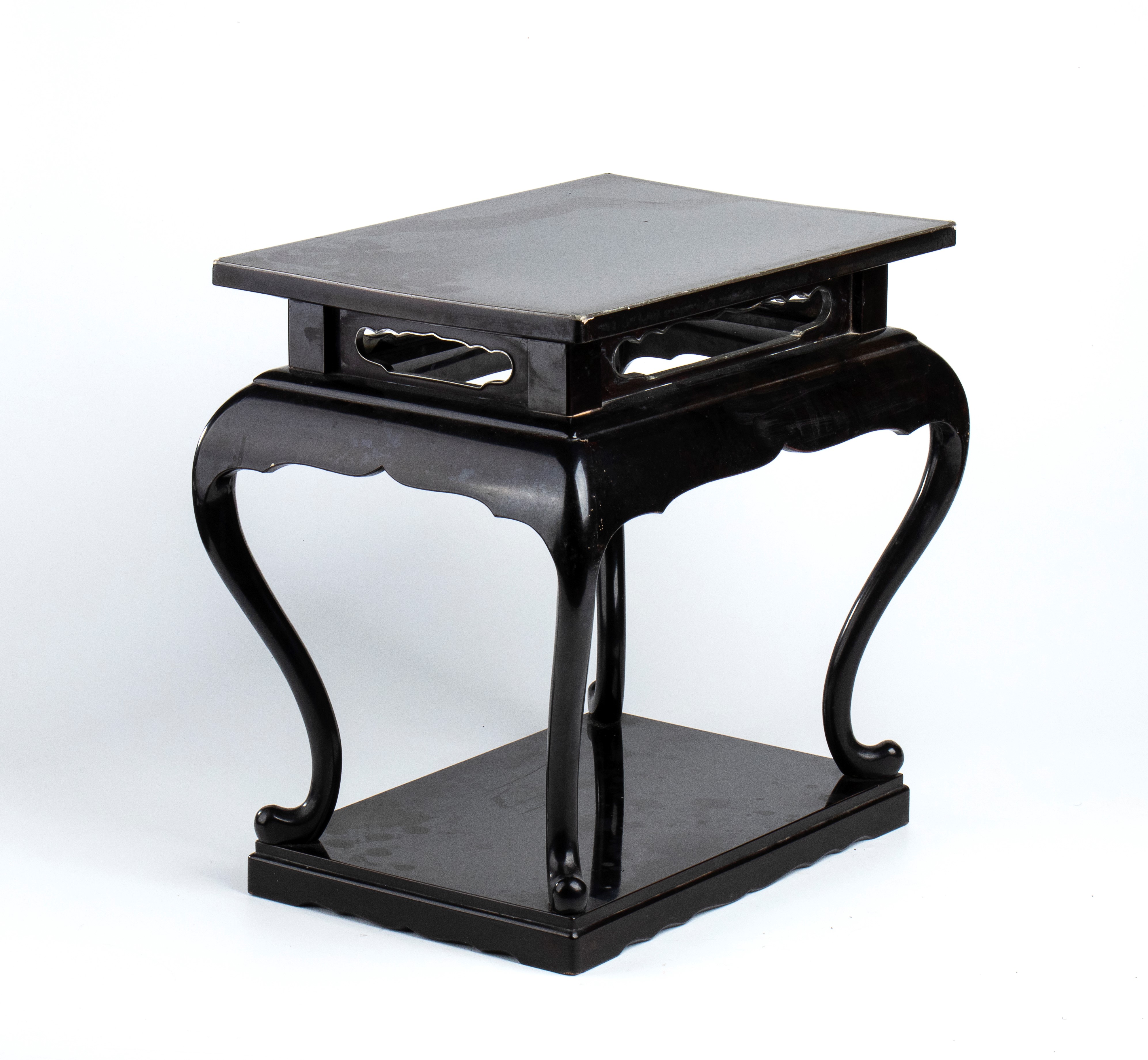 Due mobili decorativi in lacca, Giappone